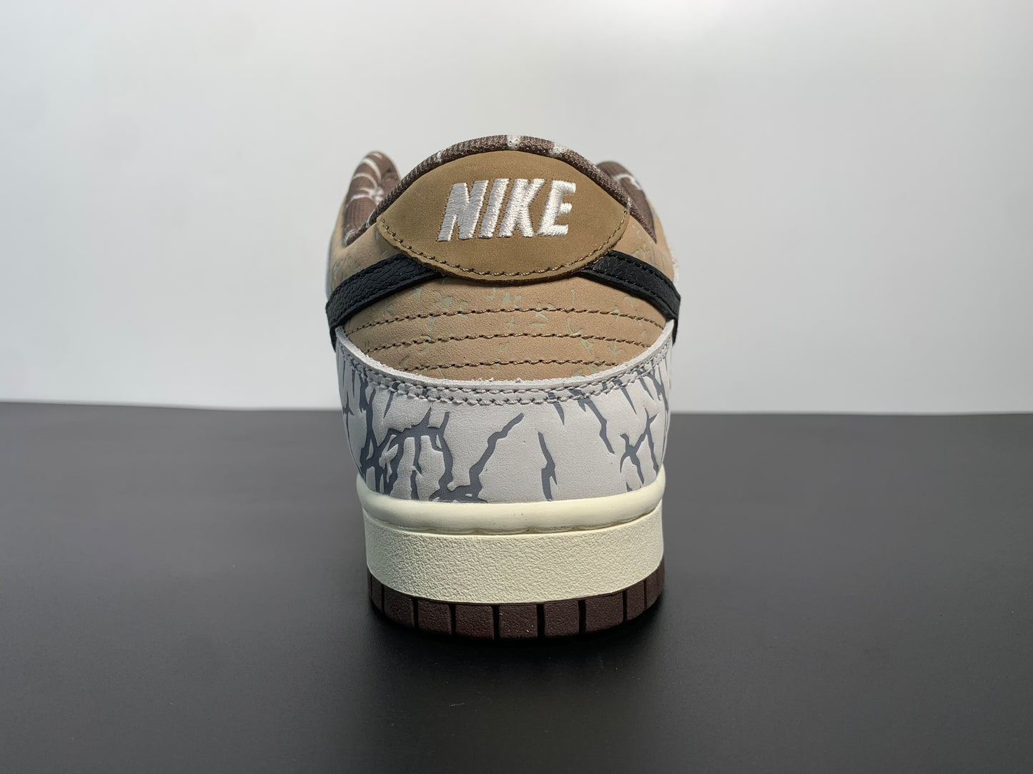 Nike SB Dunk Low ✖️Travis Scott Grey White Cashew Fruit CT5053-010