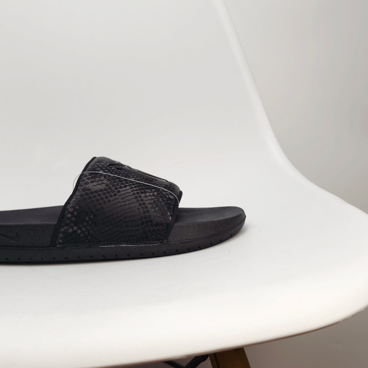 NIKE KOBE OFFCOURT SLIDE IF2870-001