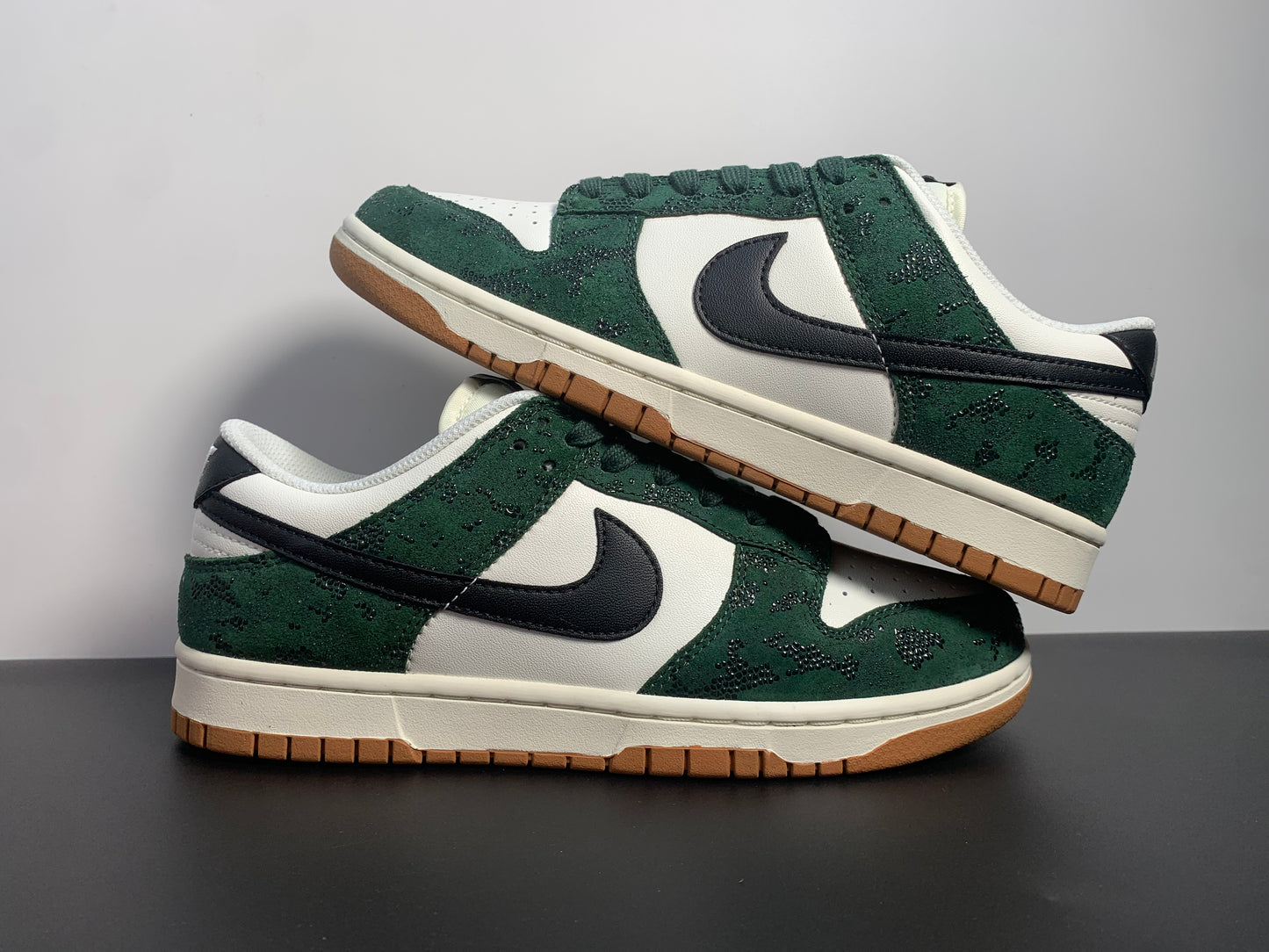 Nike Dunk Low WMNS“Green Snake FQ8893-397