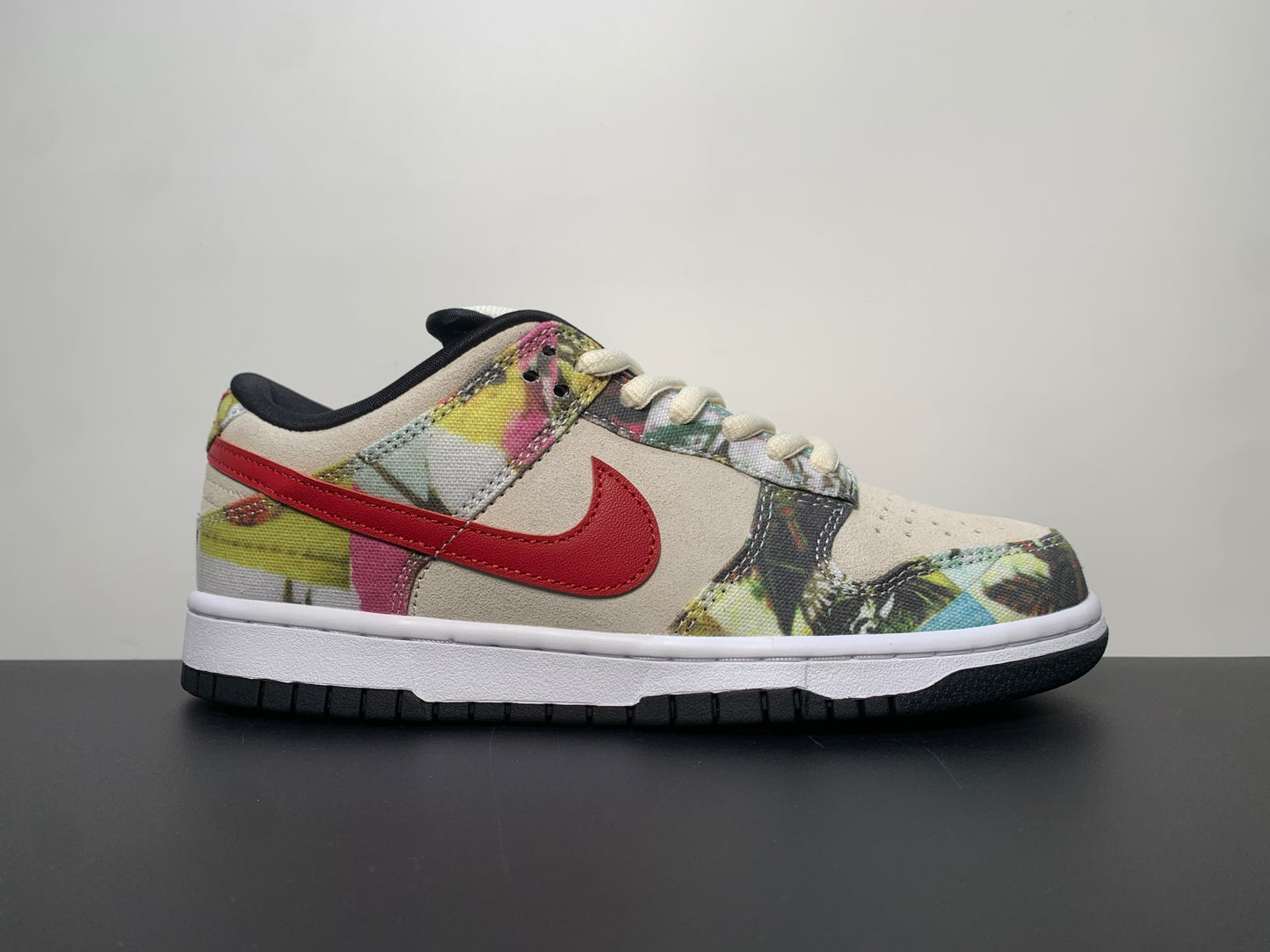 NIke SB Dunk Low Paris