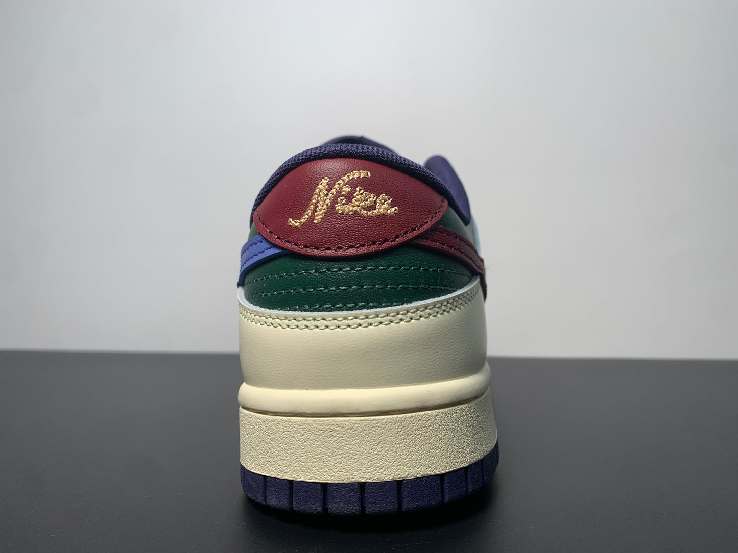 Nike Dunk Low Retro “From Nike To You” Oregon 304292-383