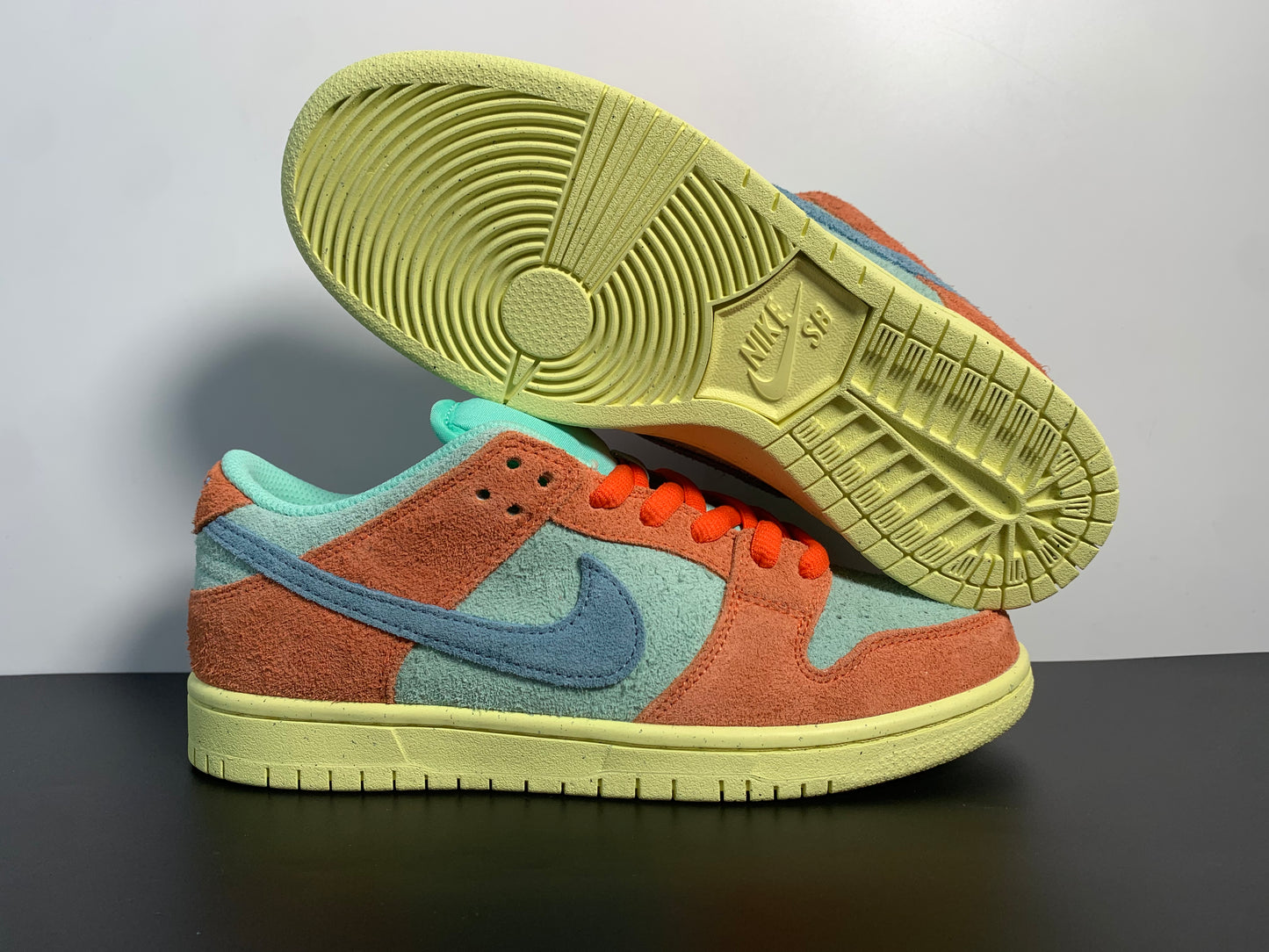 Nike SB Dunk Low Noise Aqua Emerald Rise Orange DV5429-800