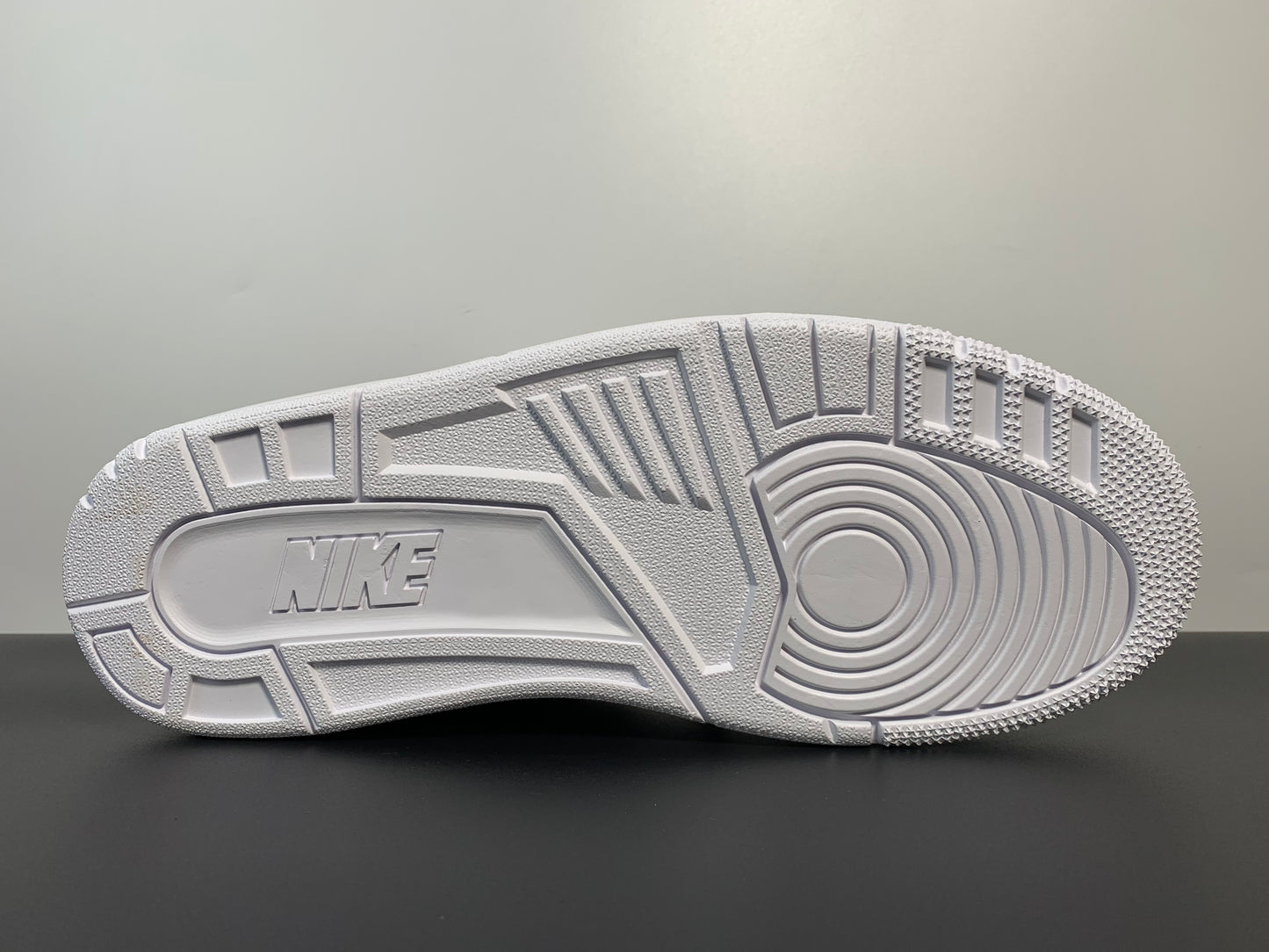 Air Jordan 3 Retro Seoul AV8370-100