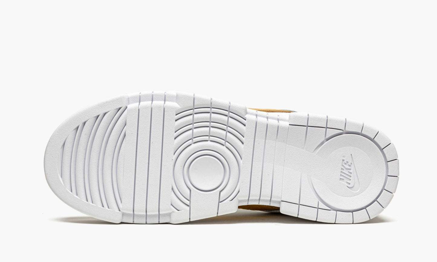 W Dunk Low Disrupt "White / Metallic Gold"