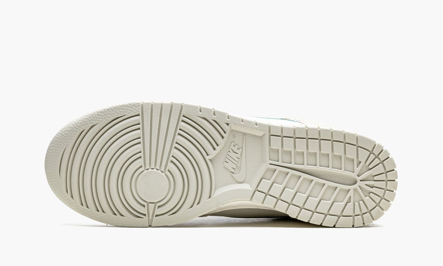 Dunk High SE "First Use - Green Noise"