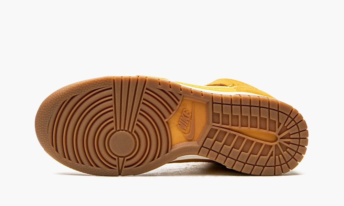 WMNS Dunk High "First Use - University Gold"