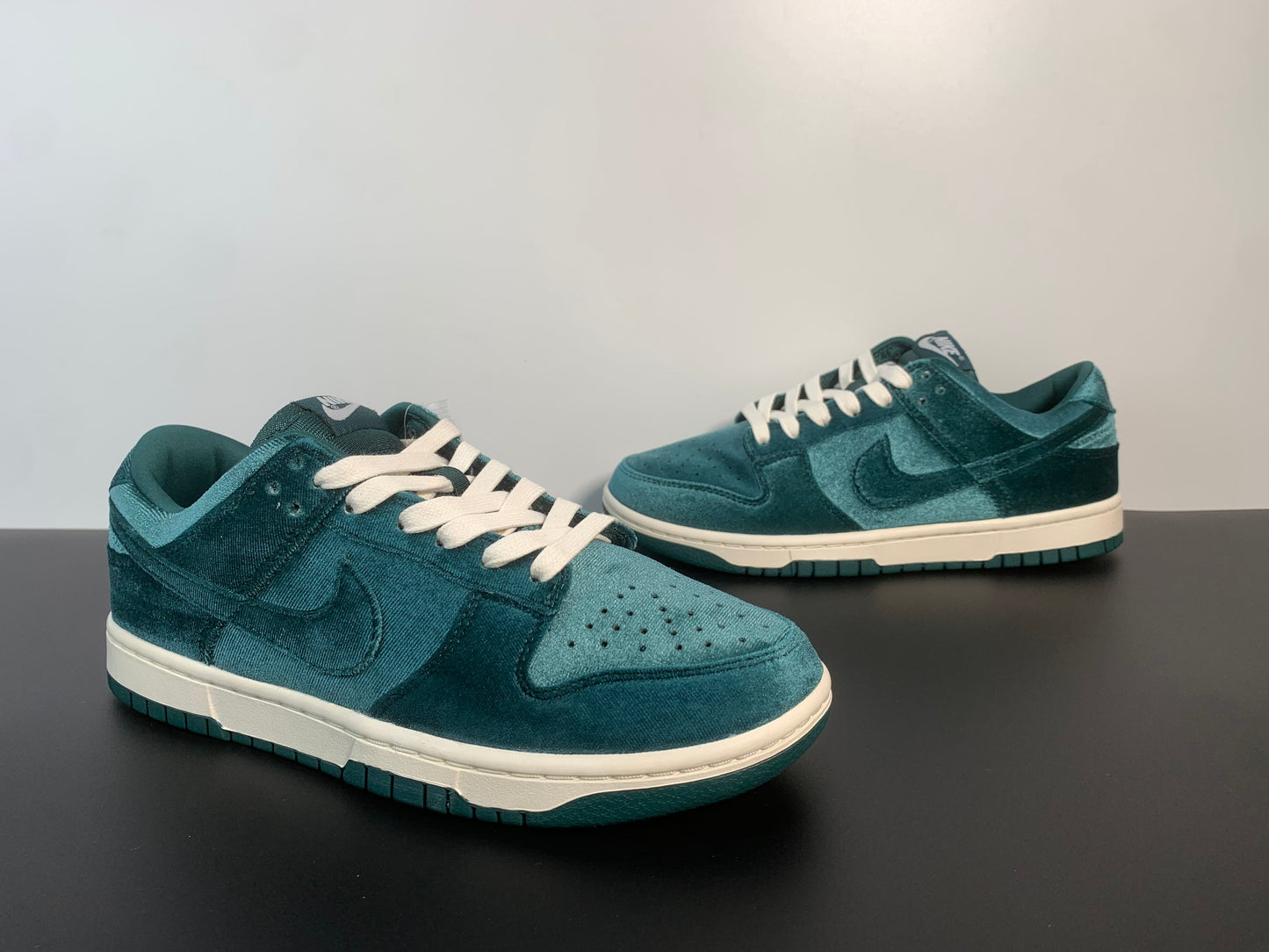Wmns Nike Dunk Low 'Green Velvet' DZ5224-300