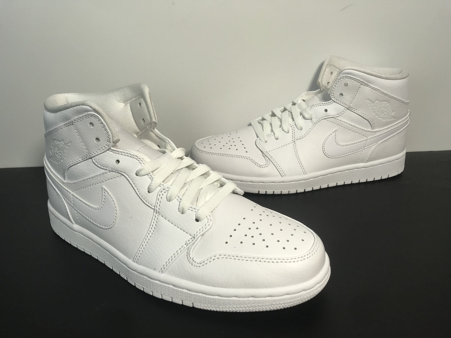 Air Jordan 1 Mid Triple White