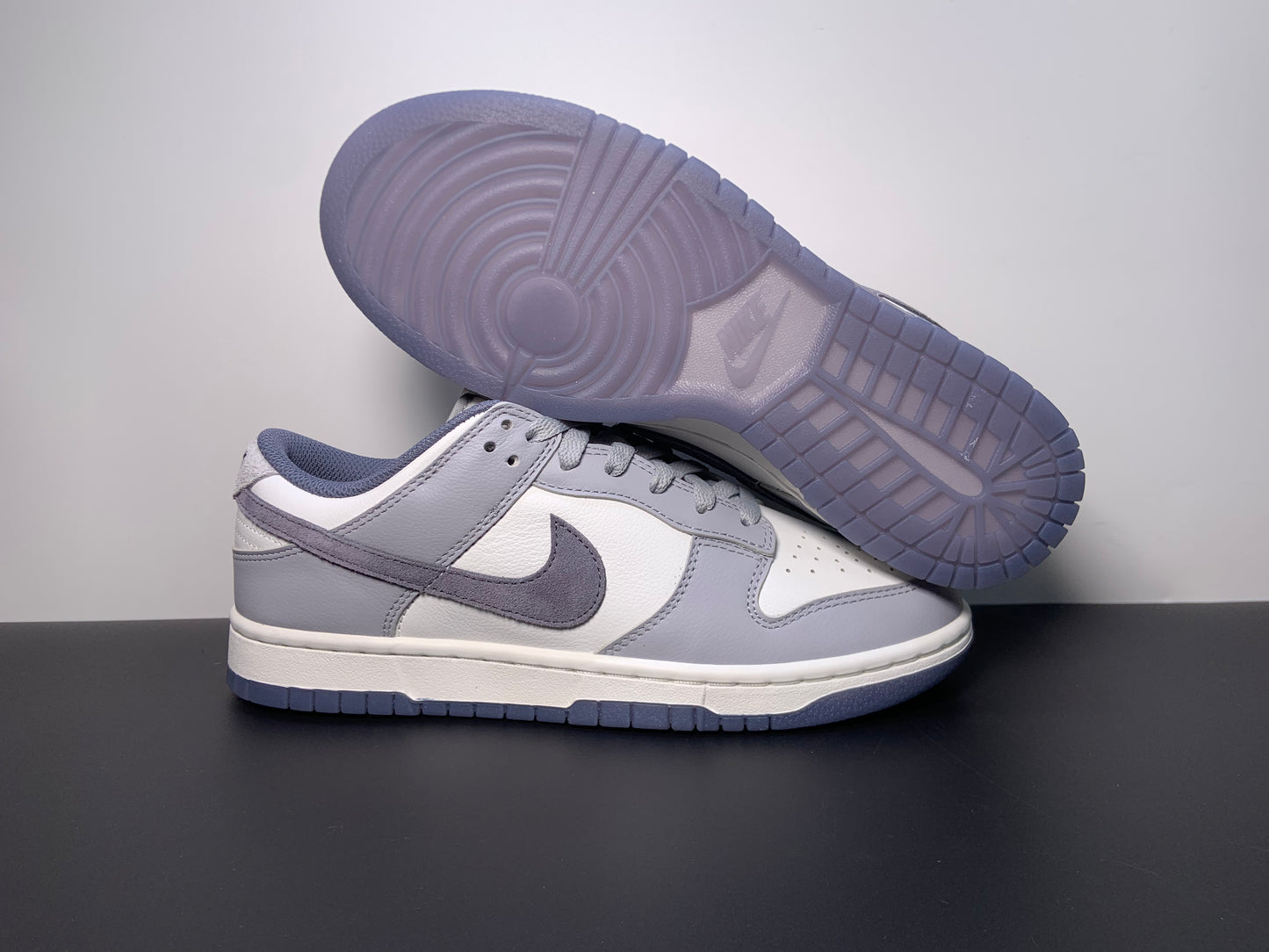 Nike Dunk Low Light Carbon