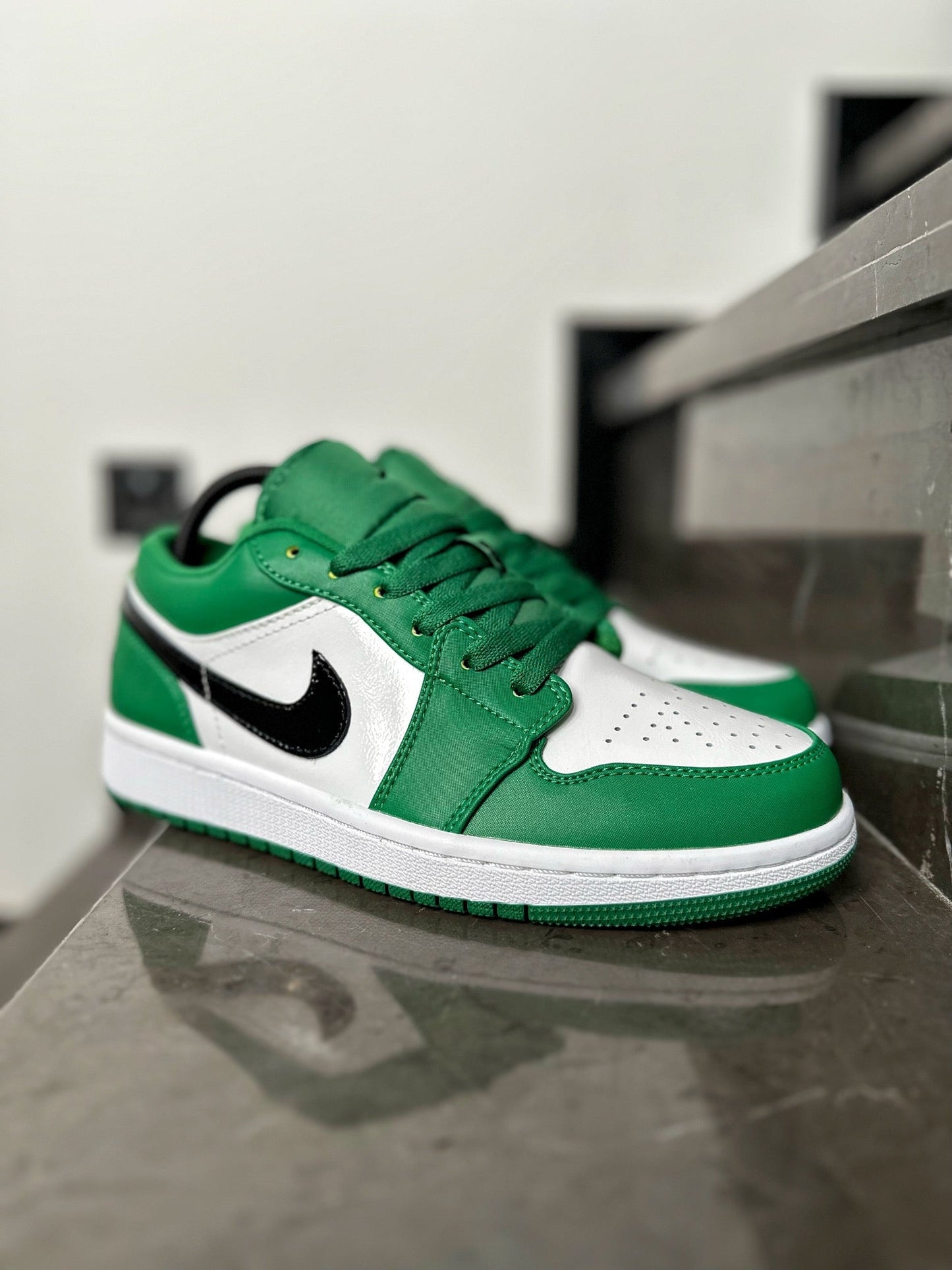 Air Jordan 1 Low GS 'Pine Green'