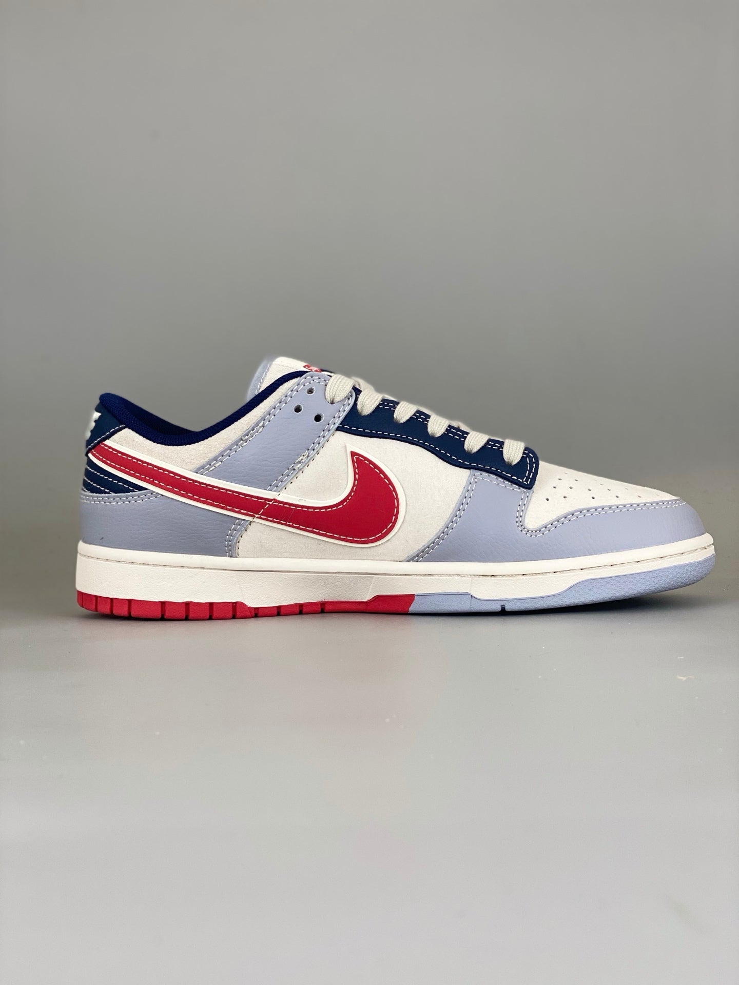 Nike SB Dunk Low x Supreme DM6868-045