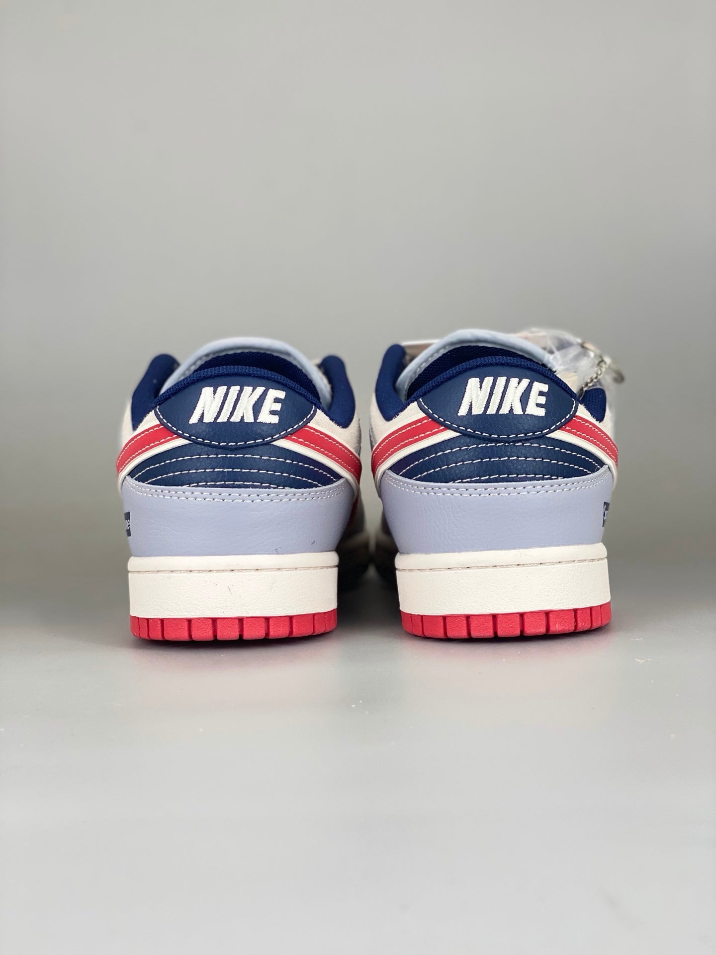 Nike SB Dunk Low x Supreme DM6868-045