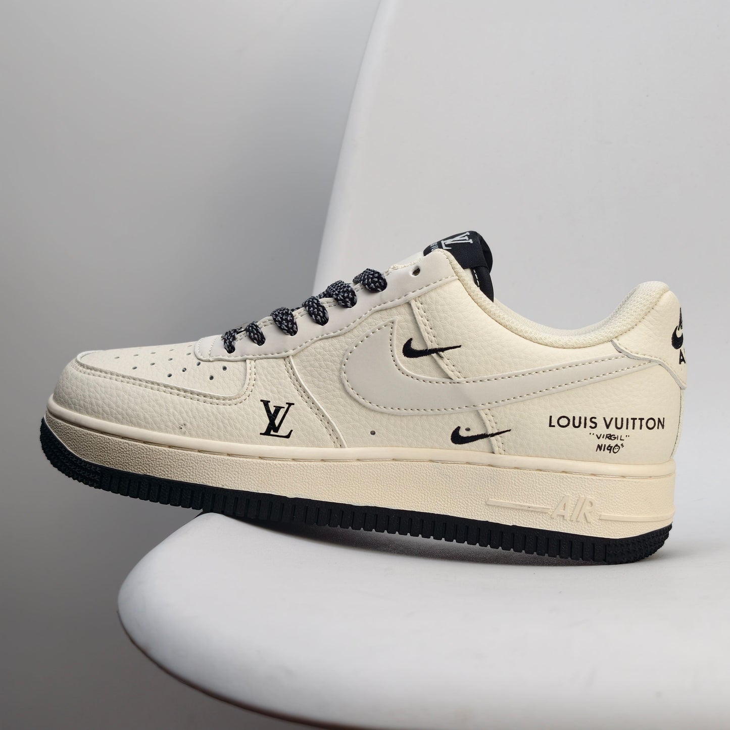 Louis Vuitton x Nike Air Force 1 '07 LV8 White 316JWD