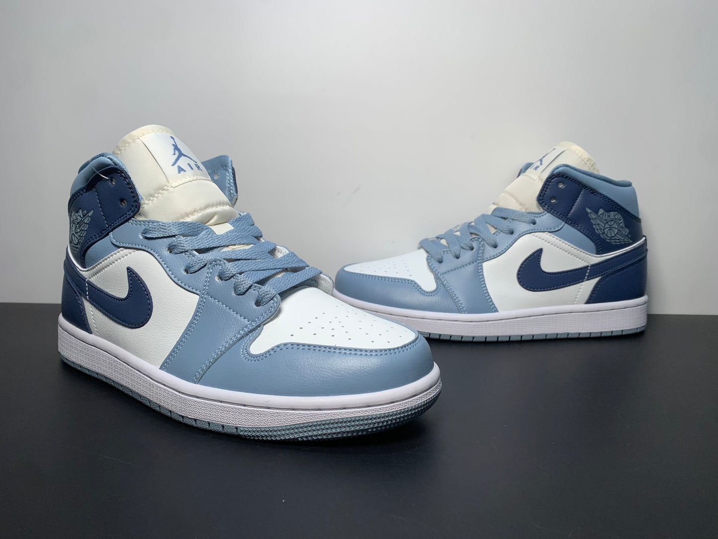 Air Jordan 1 Mid Diffused Blue BQ6472-140