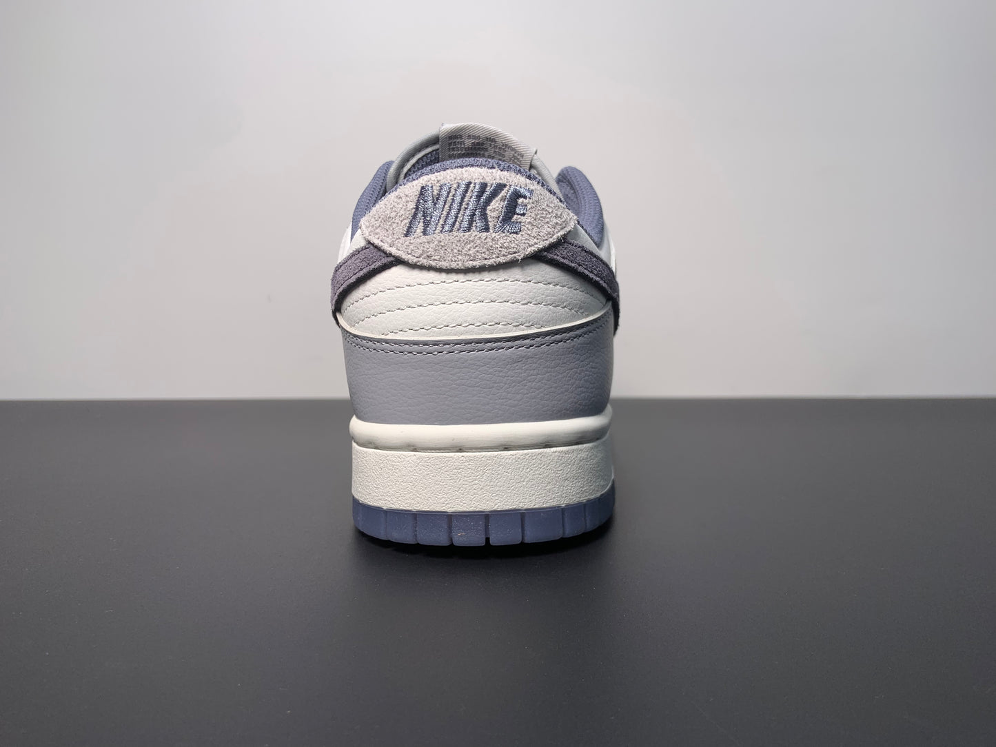 Nike Dunk Low Light Carbon