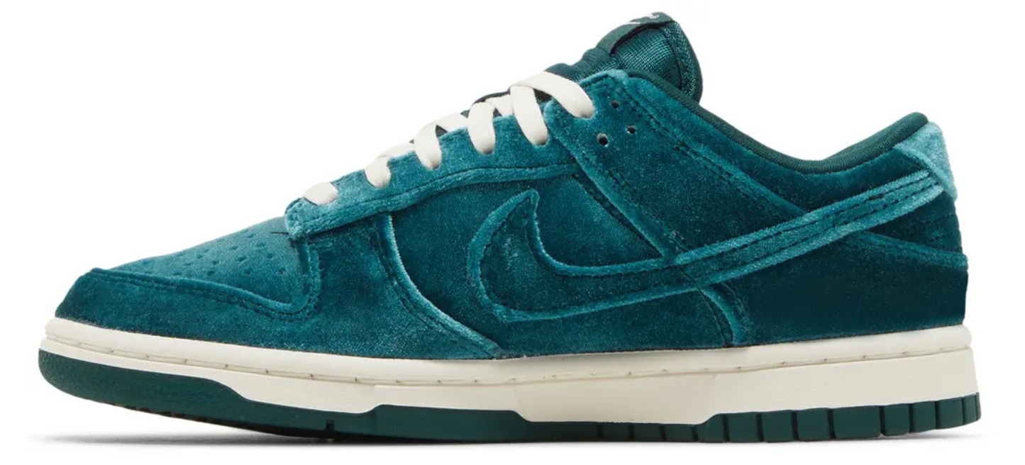 Wmns Nike Dunk Low 'Green Velvet' DZ5224-300