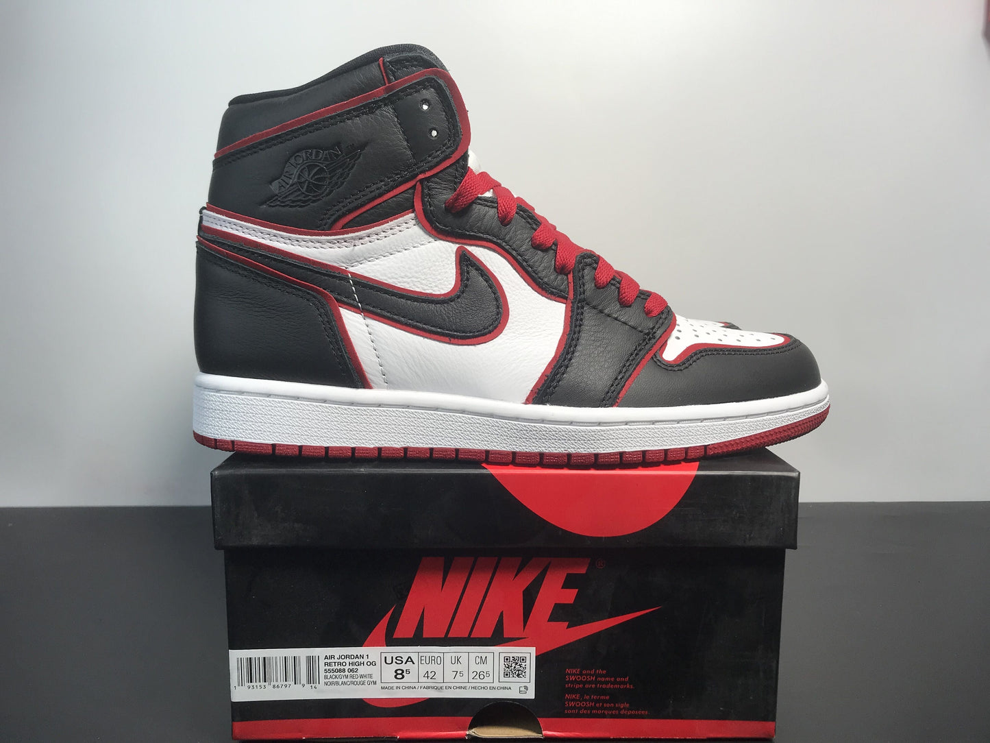 Air Jordan 1 Retro High Bloodline 555088-062