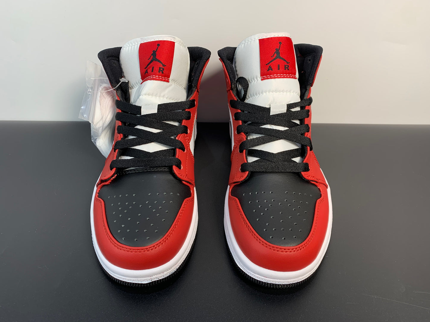 Nike Air Jordan 1 Mid Chicago - Black Toe 554724-069