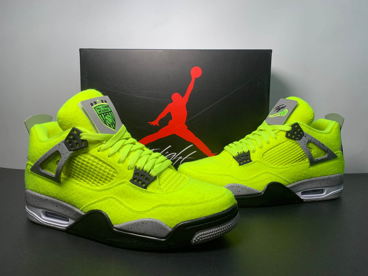 Air Jordan 4 Retro “Let’s Play Tennis” DV6773 700