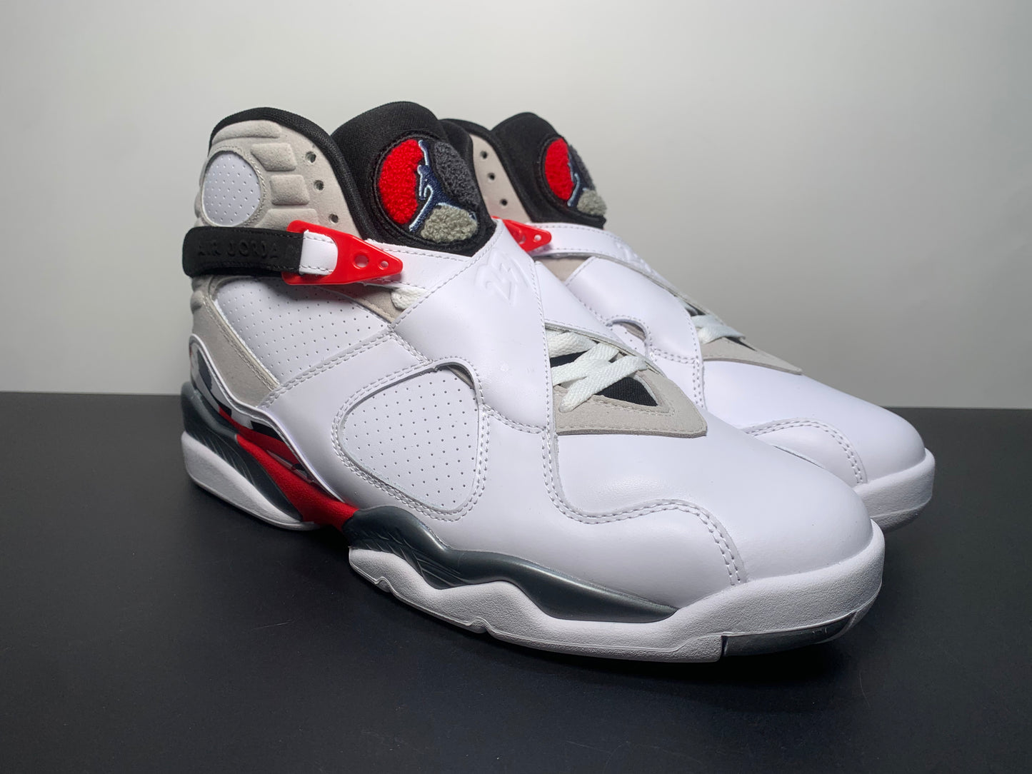 Air Jordan 8 Retro Bugs Bunny