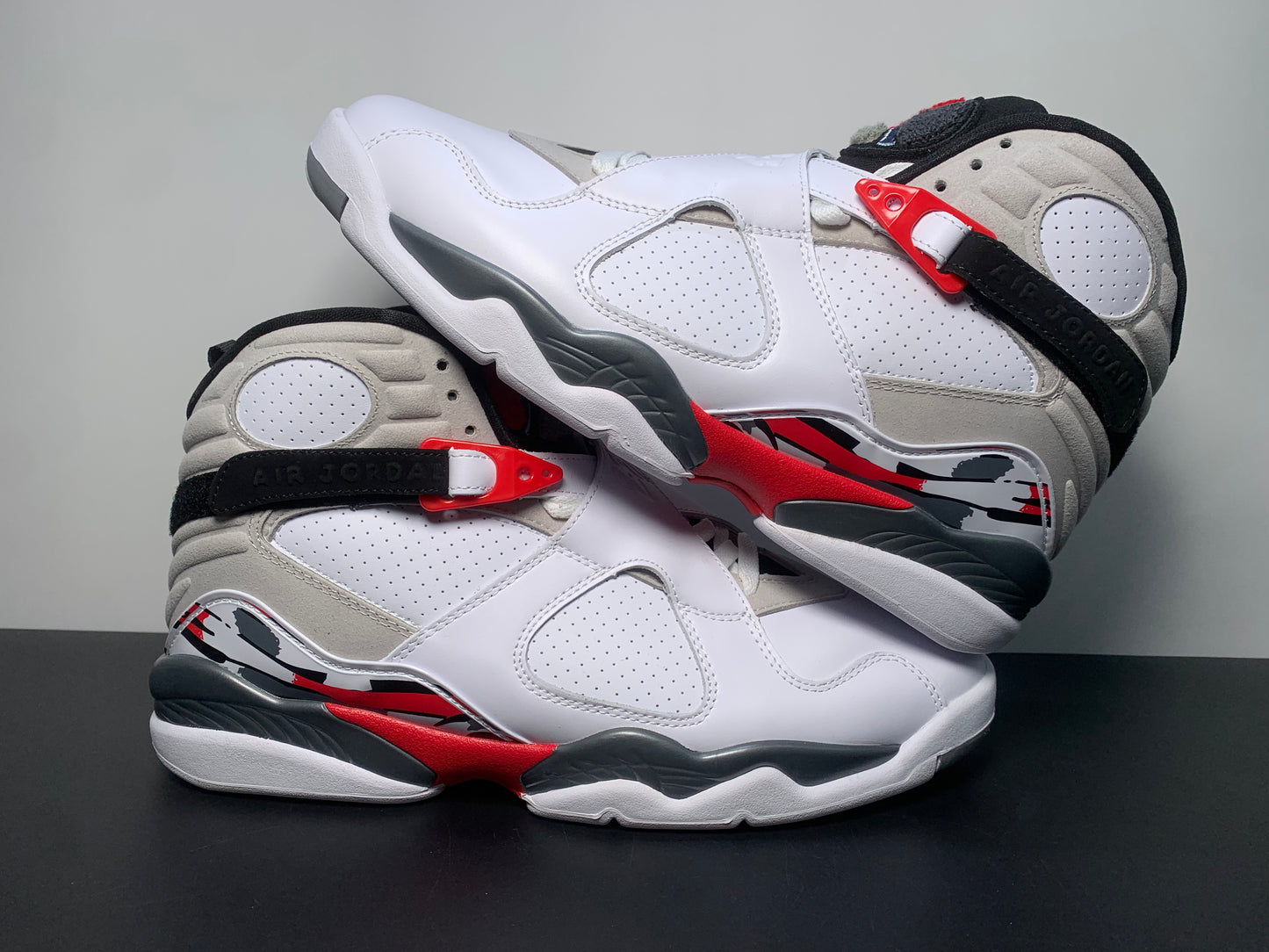 Air Jordan 8 Retro Bugs Bunny