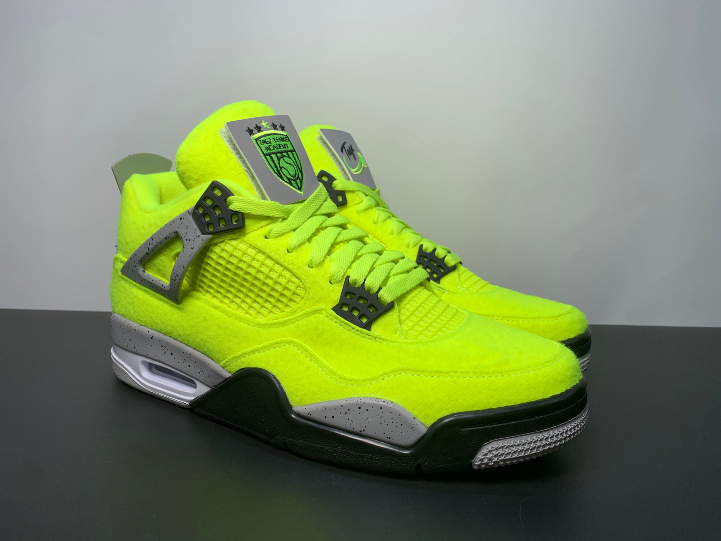 Air Jordan 4 Retro “Let’s Play Tennis” DV6773 700