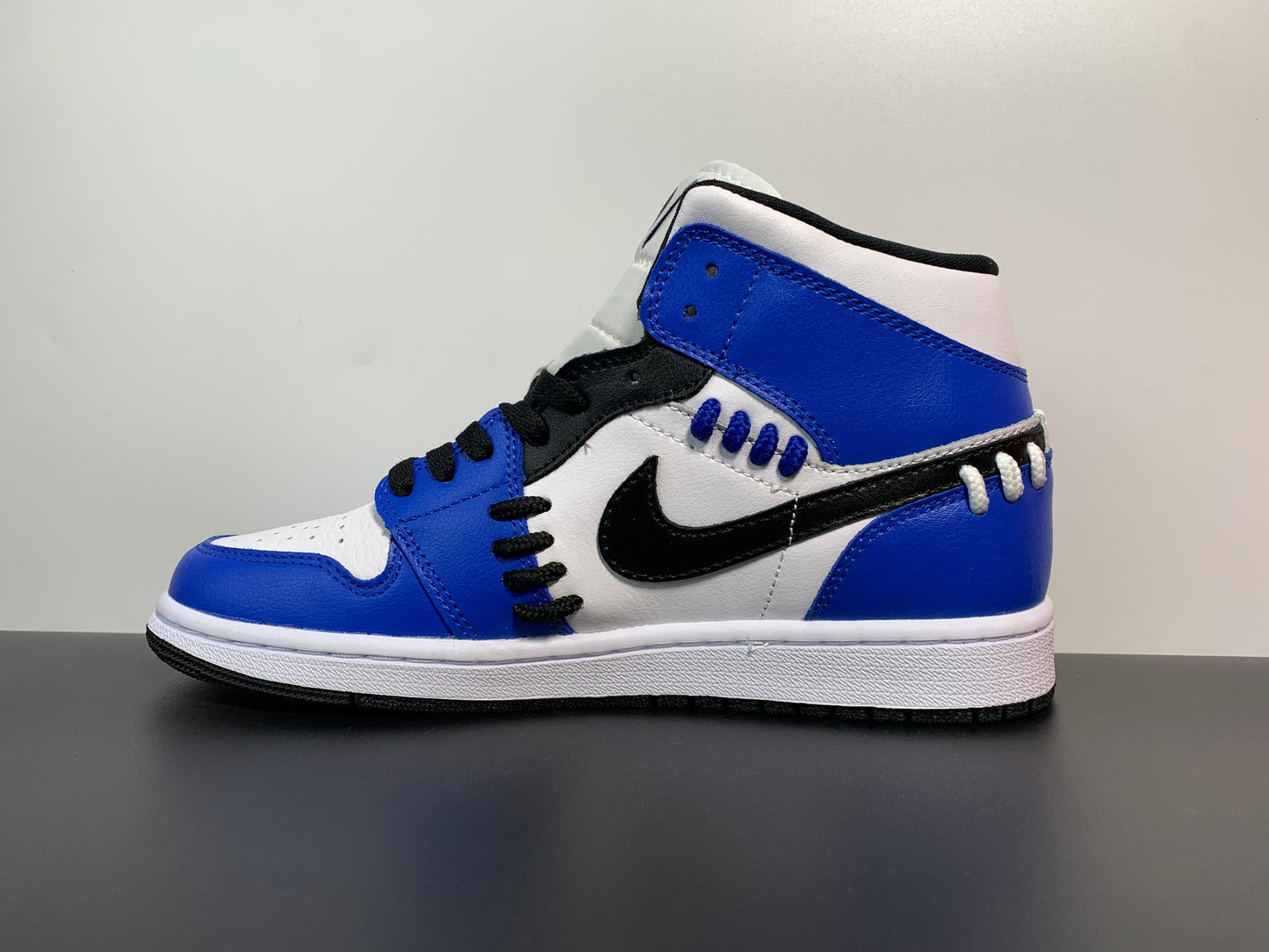 Air Jordan 1 Mid SE “Game Royal” CV0152-401