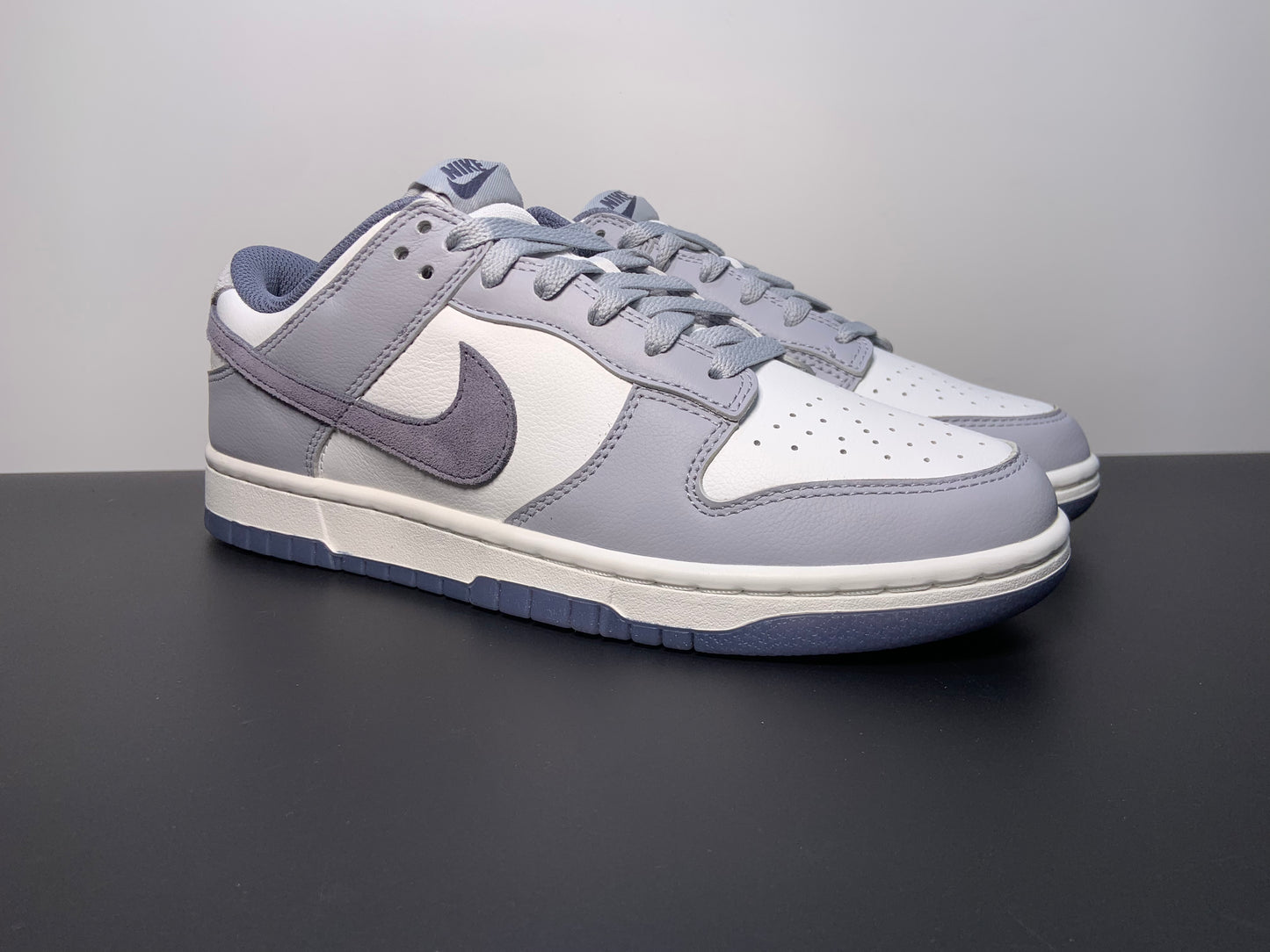 Nike Dunk Low Light Carbon