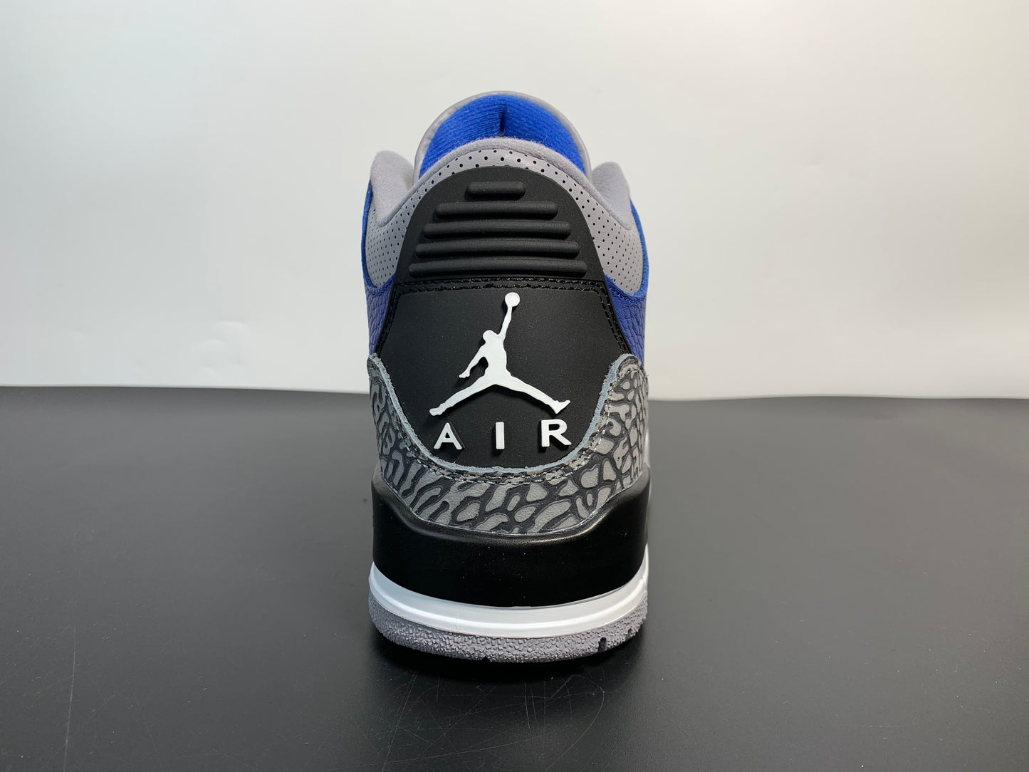 Air Jordan 3 “Varsity Royal” CT8532-400