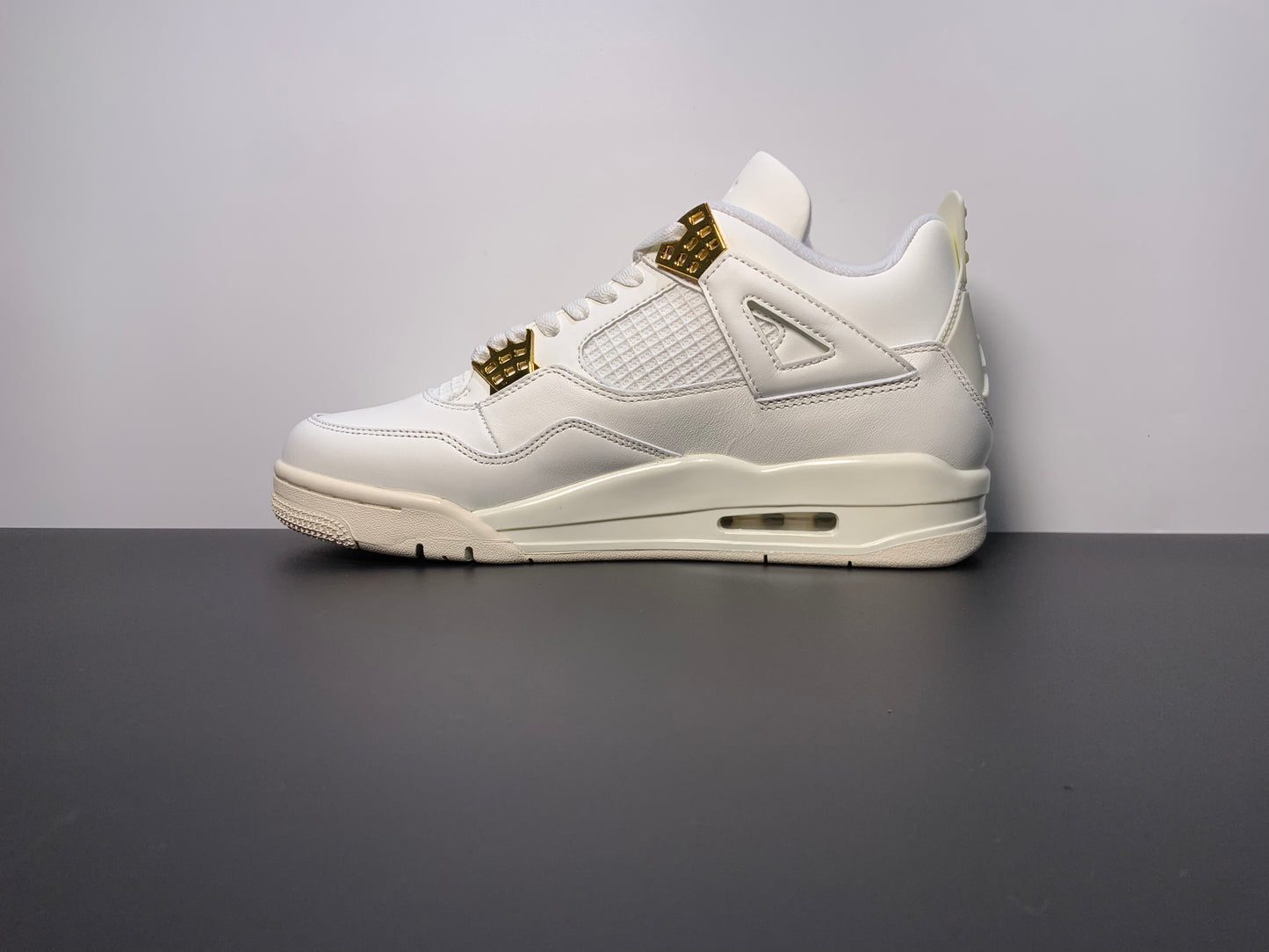 Air Jordan 4 Retro Metallic Gold AQ9129-170  Air Jordan 4 WMNS “Sail”