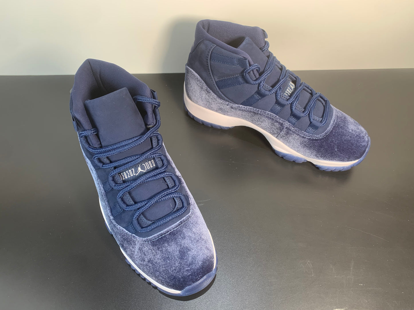 Air Jordan 11 Velvet Midnight Navy AR0715-441