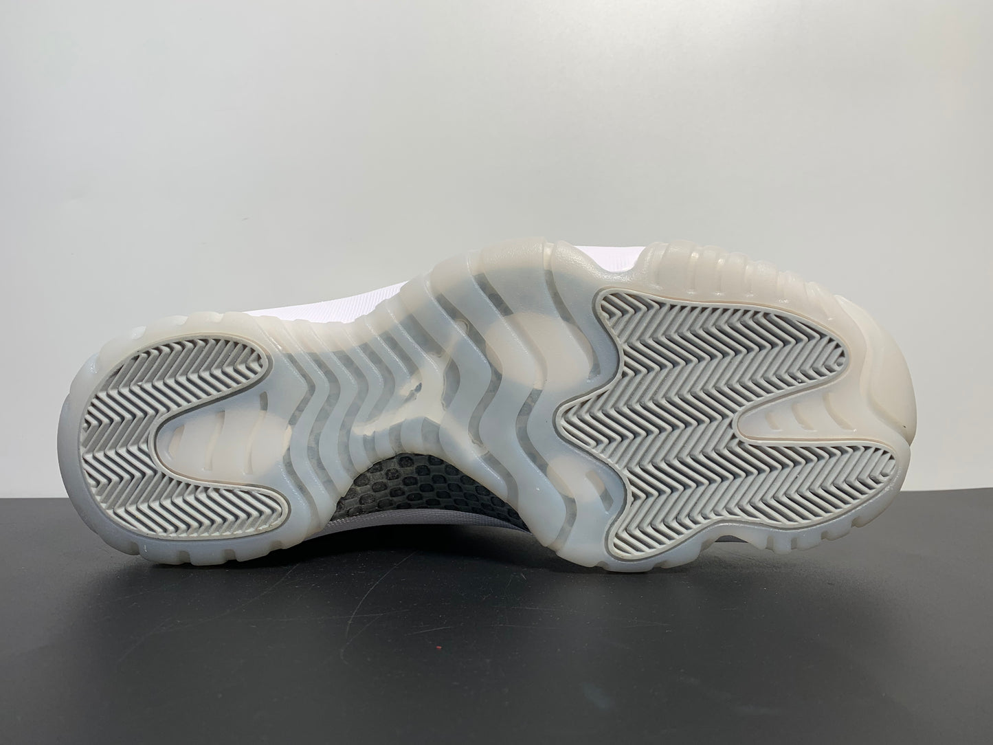 Air Jordan 11  Silver Eyelets CT8012-011