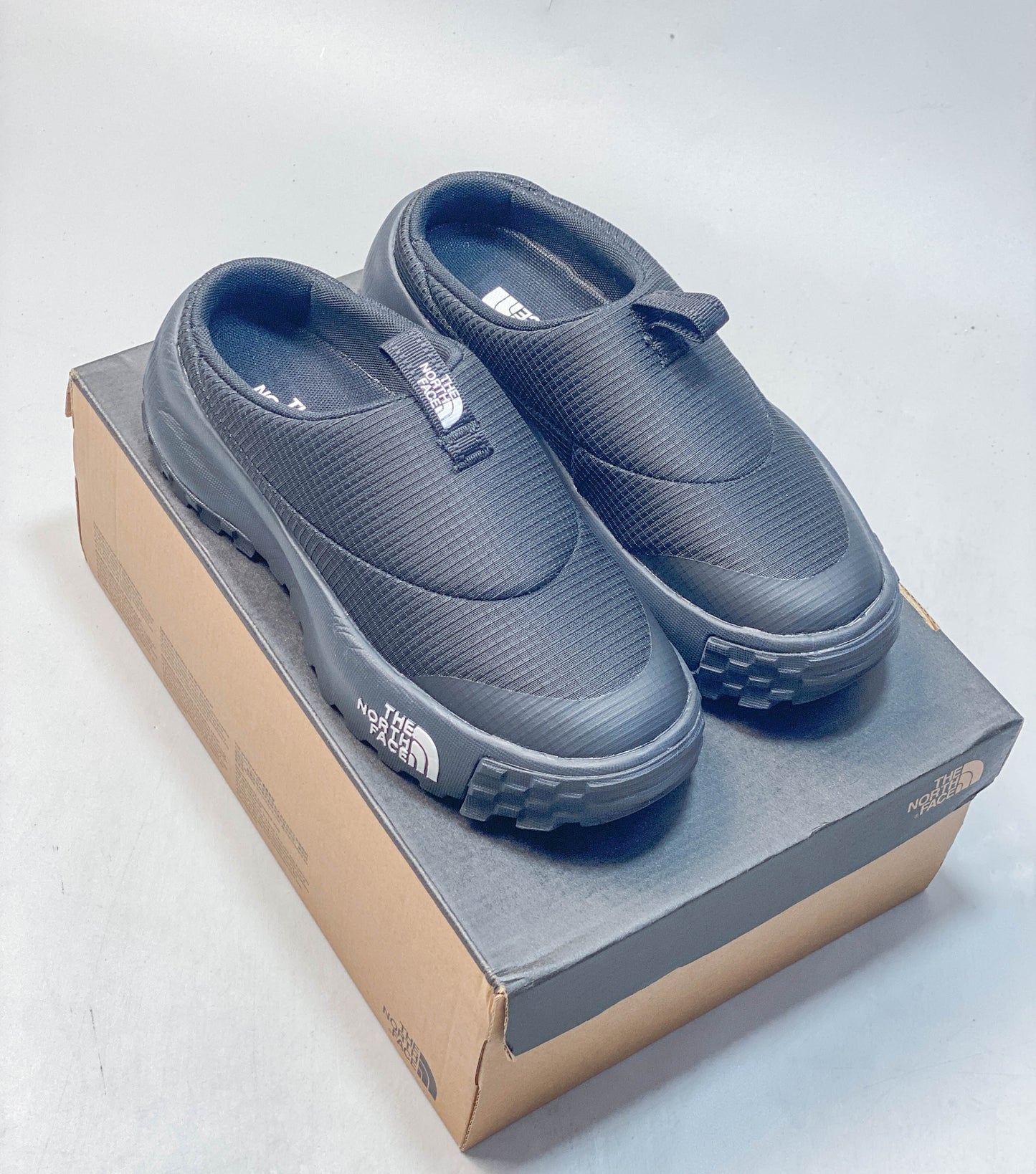 THE M THERMOBALL TRACTION MULE V  Pure Black NFOABA9BKY4-055