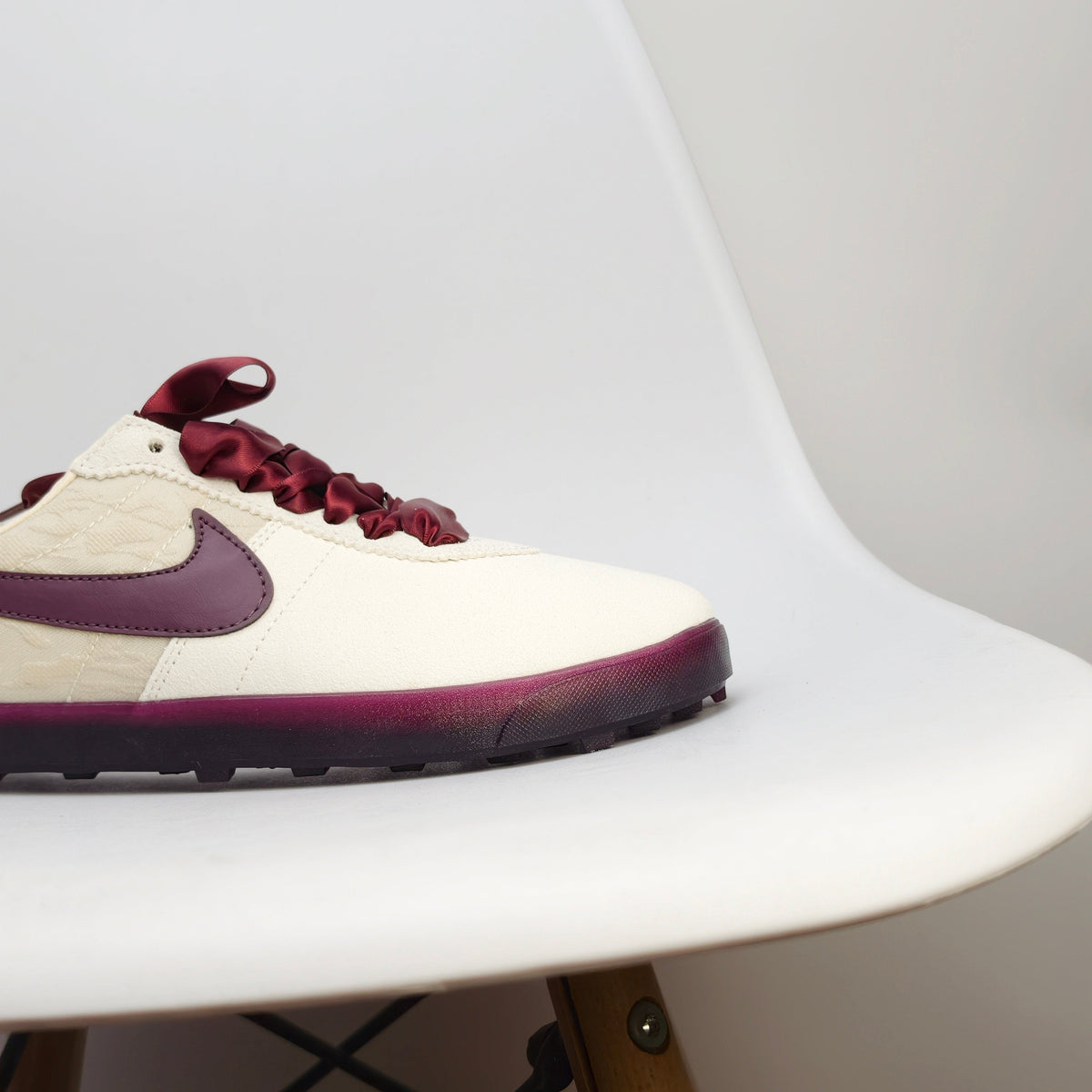 Nike Astro Grabber Burgundy Crush IQ3367-299