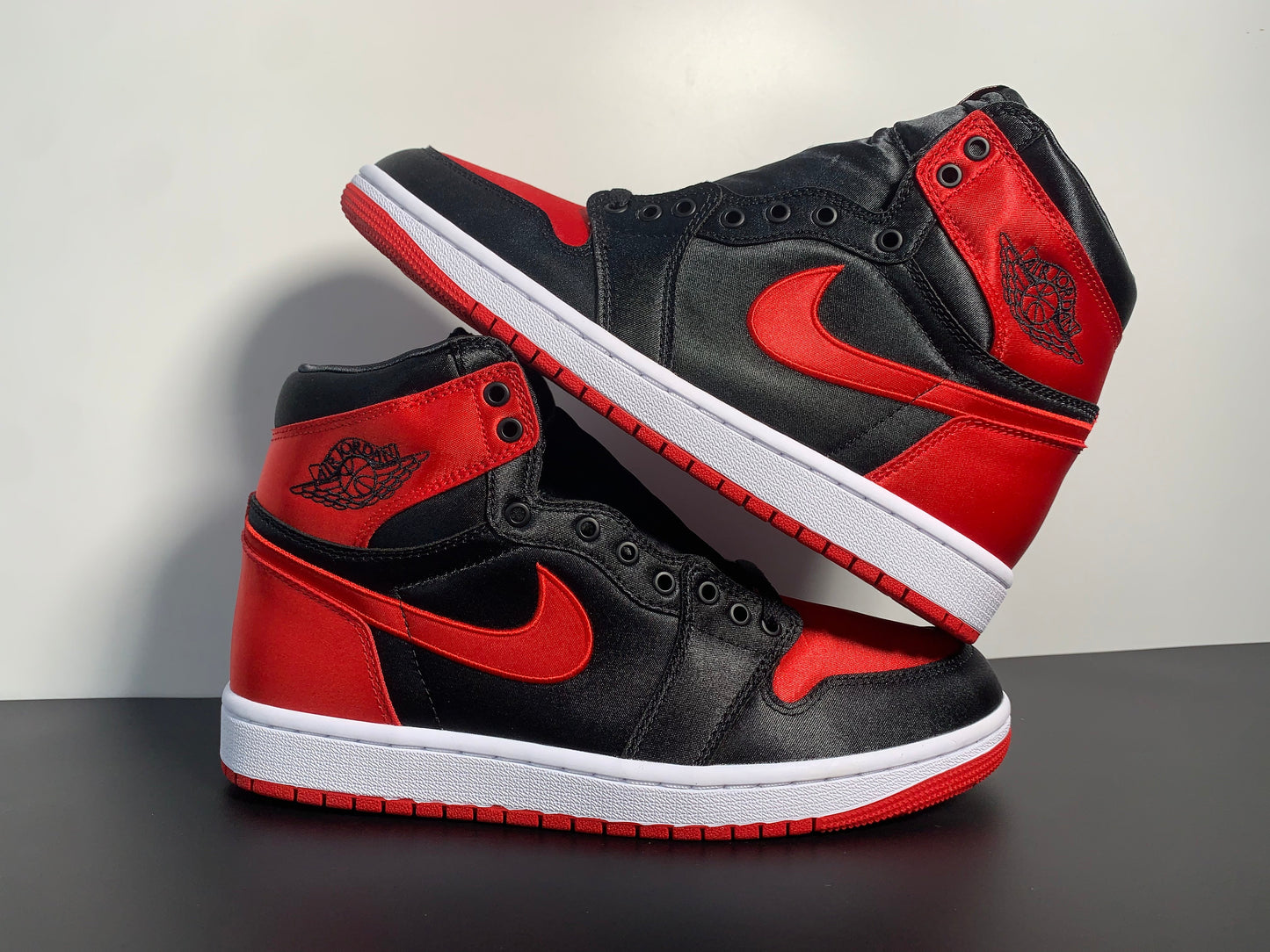 Air Jordan 1 High OG WMNS “Satin Bred” FD4810-061