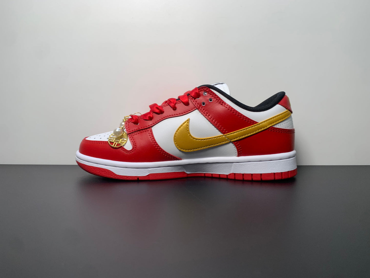 Nike SB Dunk Low Happy New Year  FD9762-061