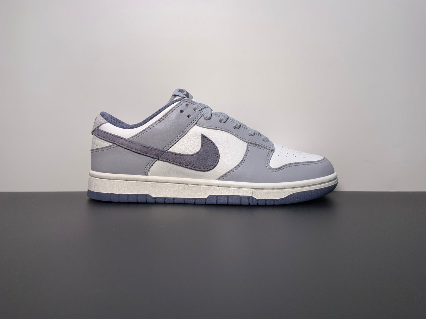 Nike Dunk Low Light Carbon