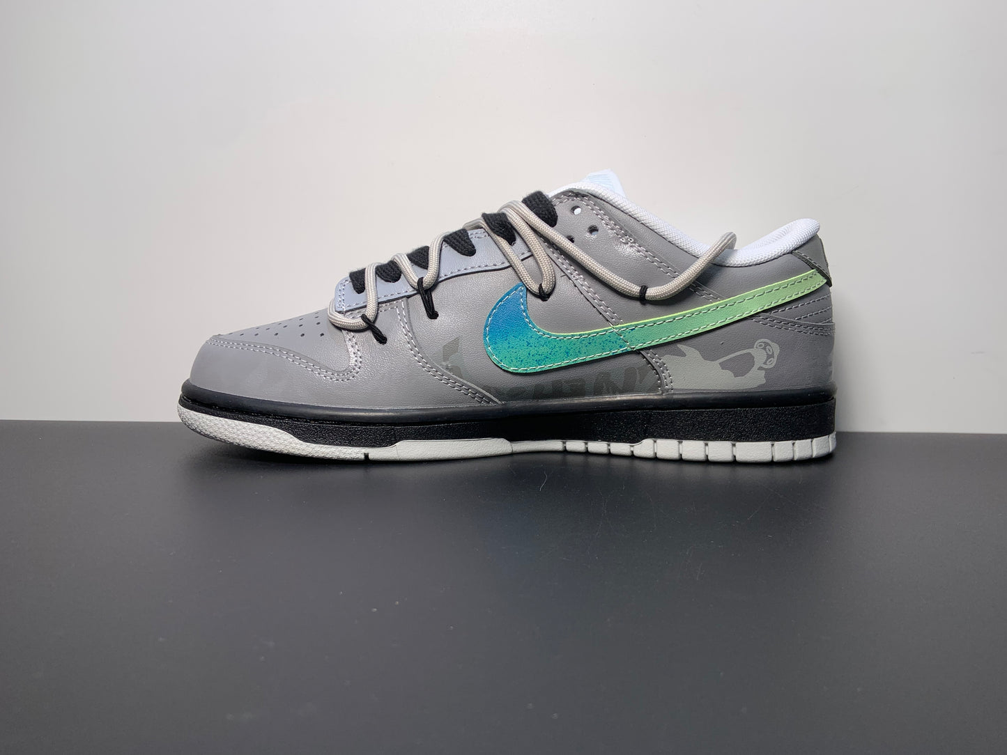 Nike Dunk LOW SB Space Exploration Gray