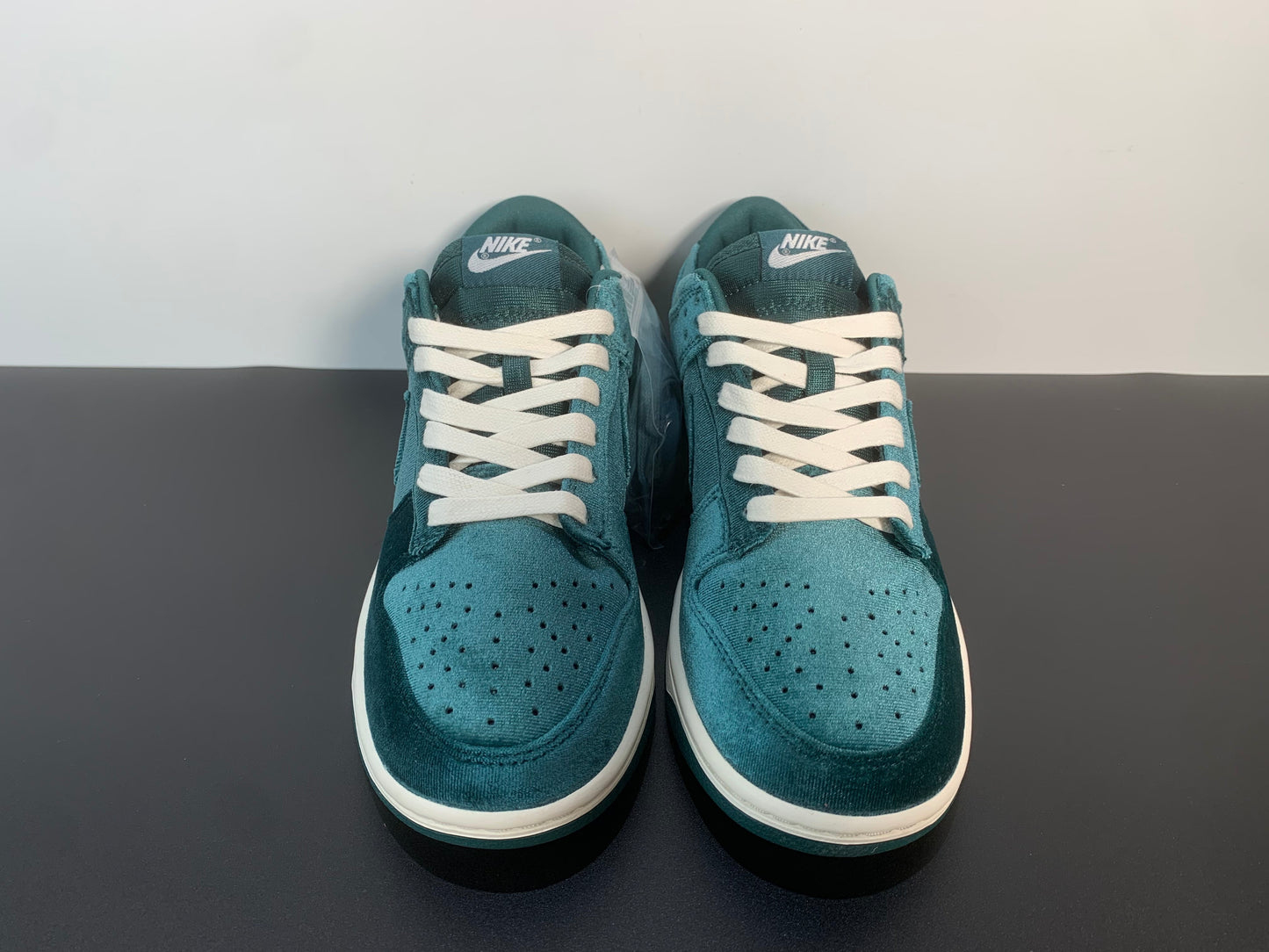 Wmns Nike Dunk Low 'Green Velvet' DZ5224-300