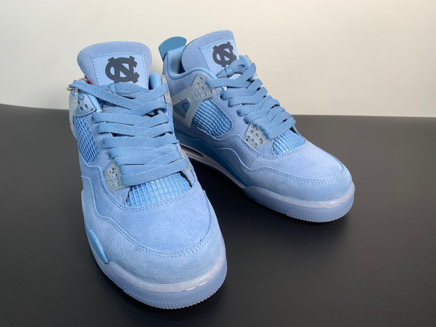 Air Jordan 4 Retro “UNC” PE Tar Heels