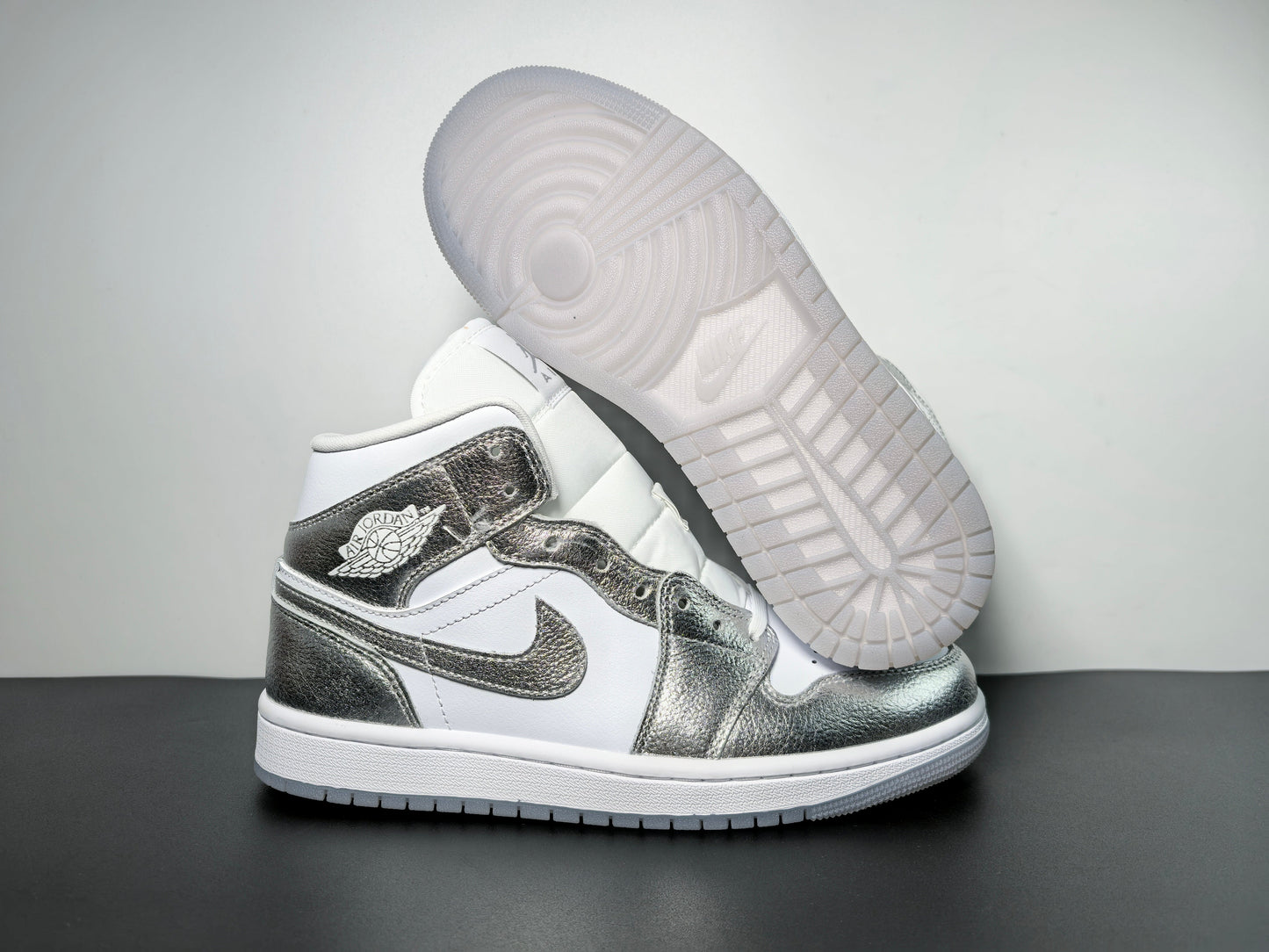 Air Jordan 1 Mid “Metallic Silver” FN5031-100