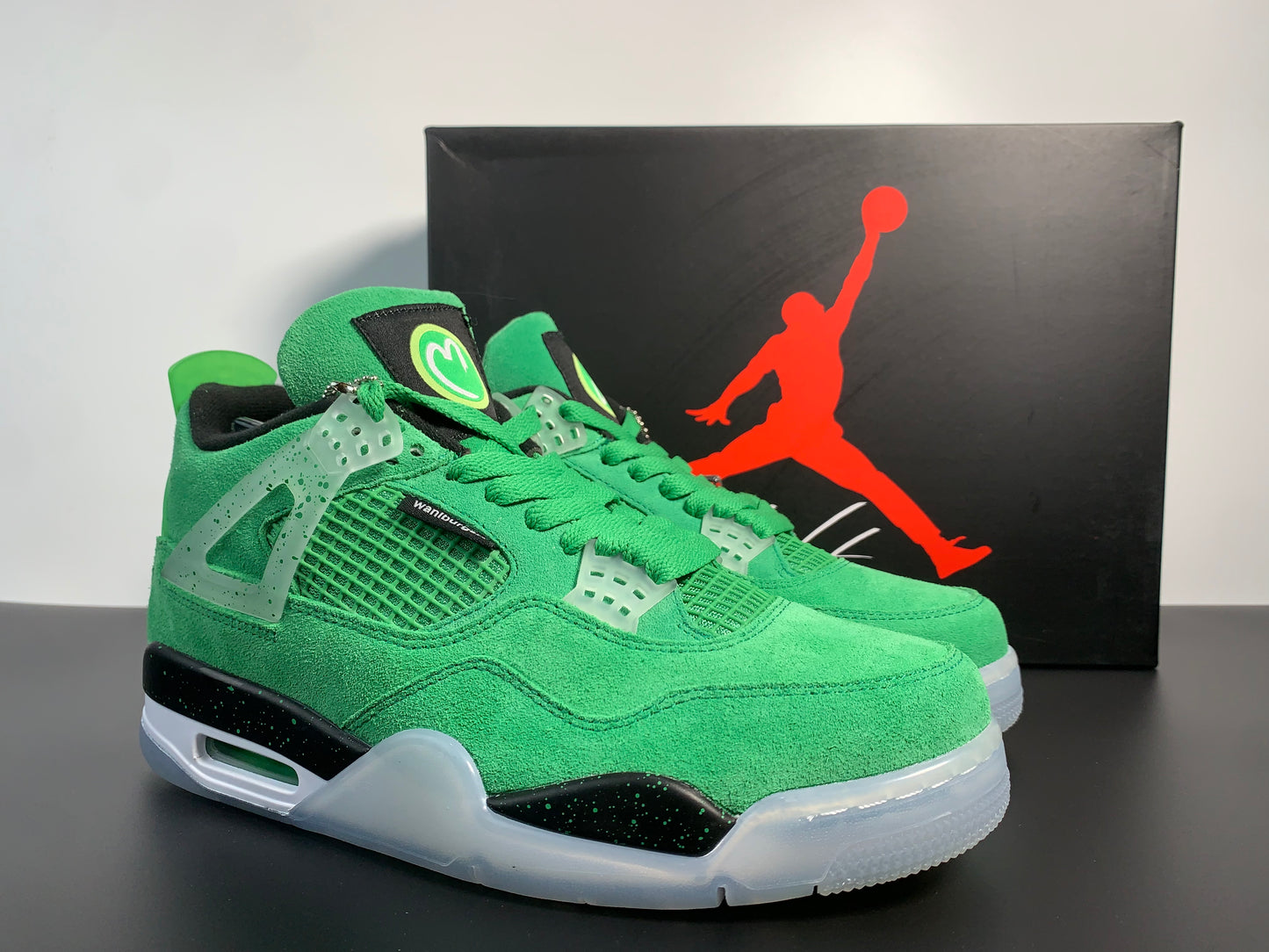 Air Jordan 4  Wahlburger