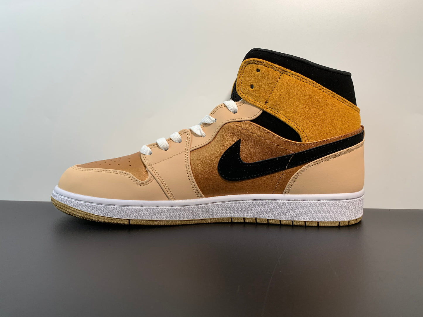 Air Jordan 1 Mid SE  WMNS “Particle Beige  DD2224-200