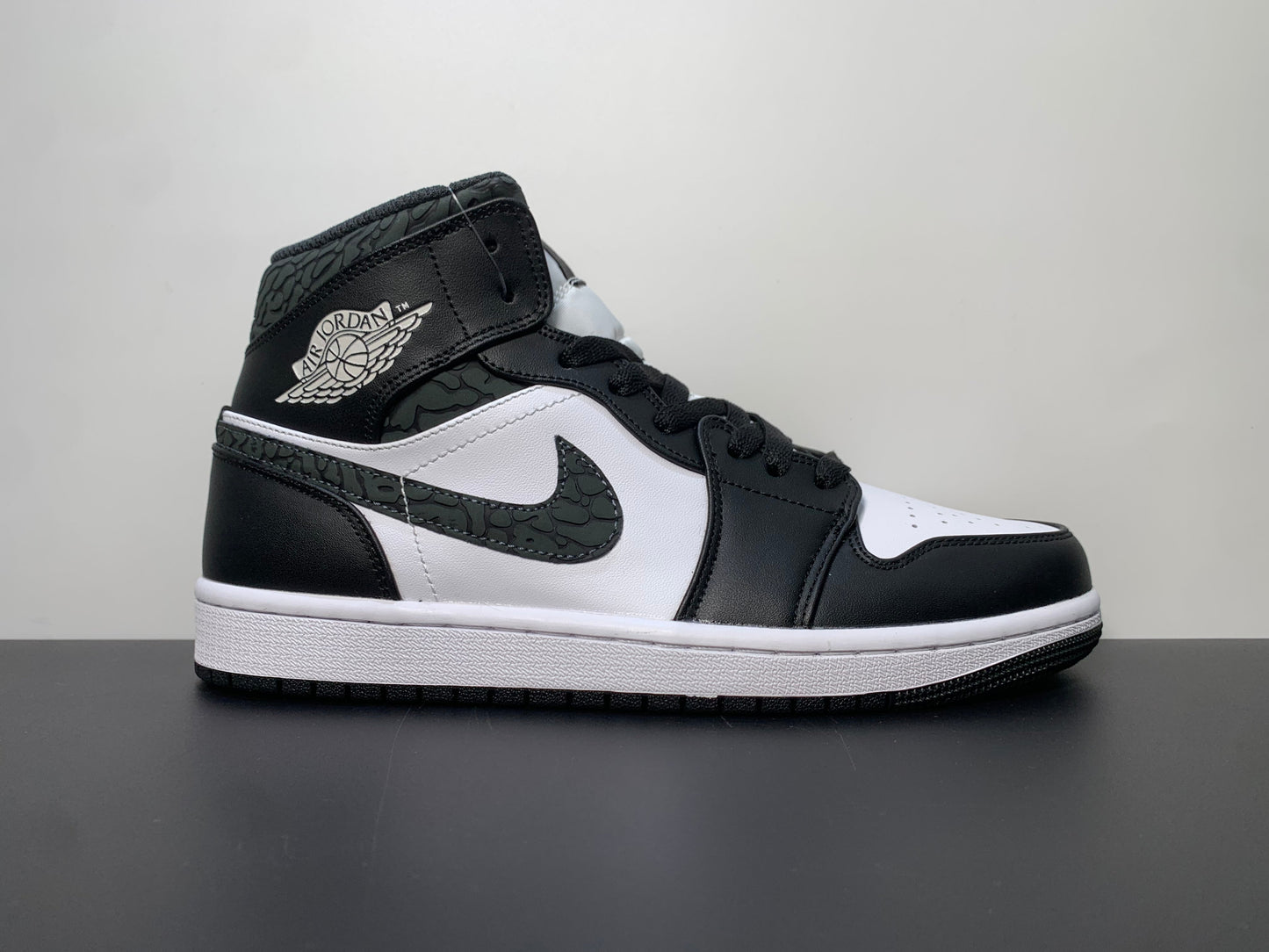 Air Jordan 1 Mid SE「Panda Elephant」