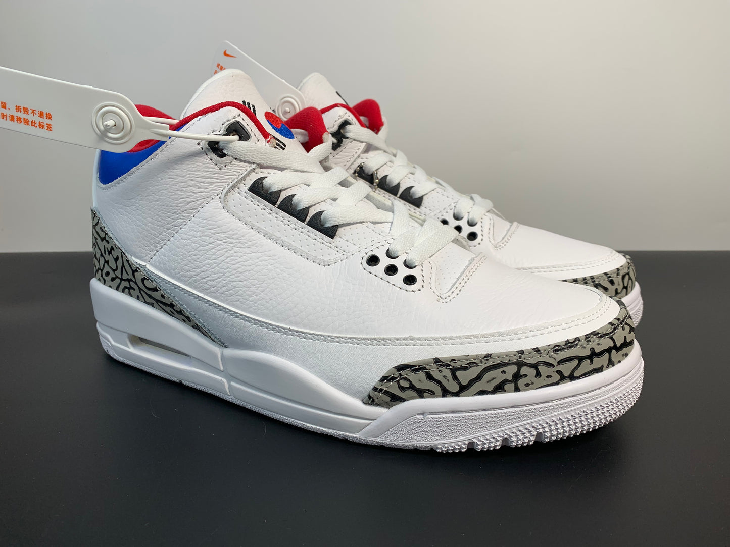 Air Jordan 3 Retro Seoul  AV8370-100