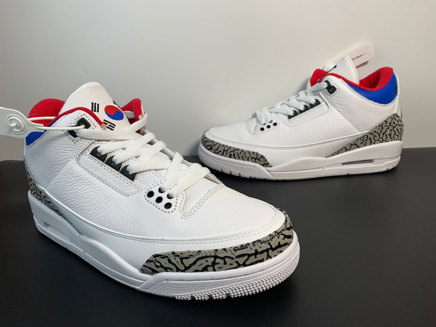 Air Jordan 3 Retro Seoul  AV8370-100