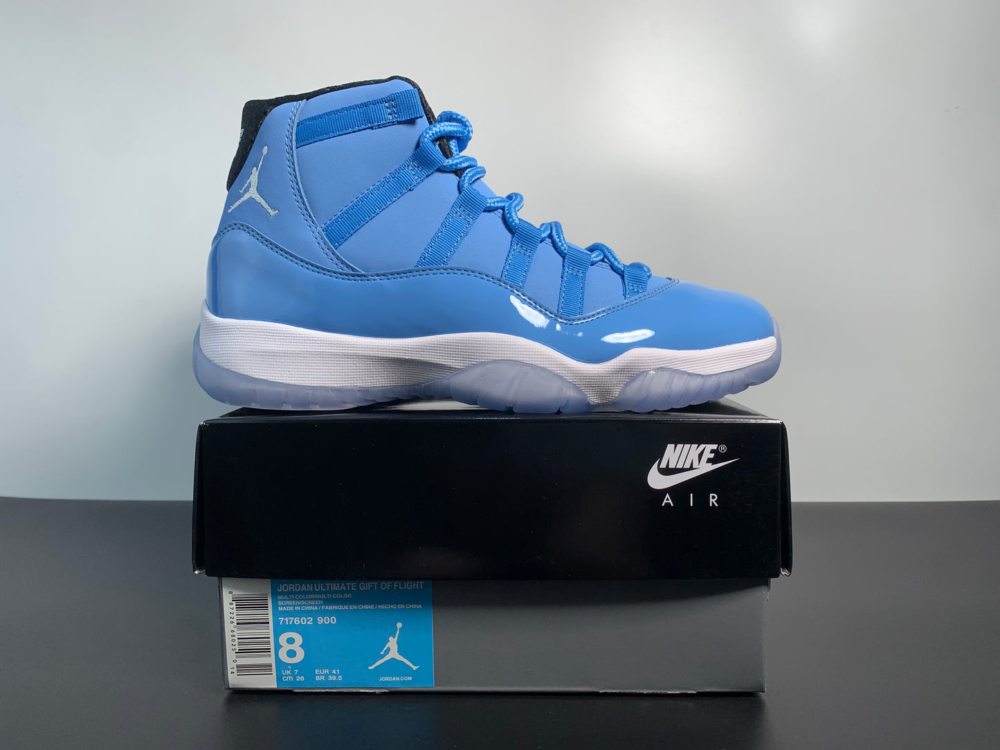 Air Jordan 11 Pantone 717602-900