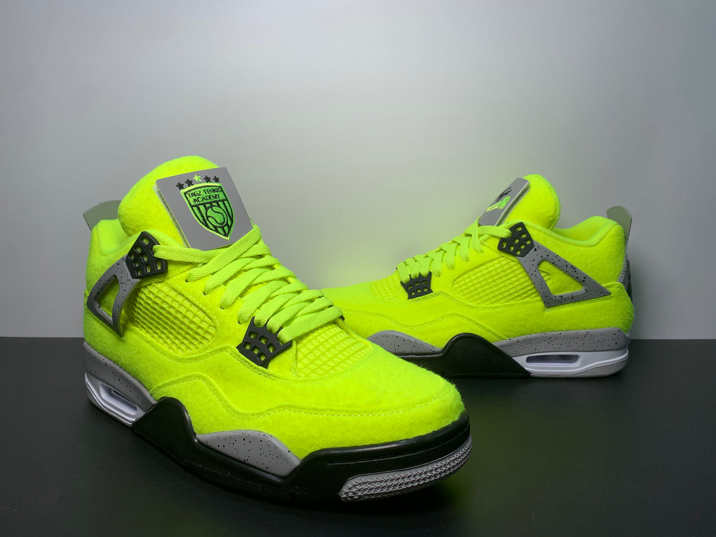 Air Jordan 4 Retro “Let’s Play Tennis” DV6773 700