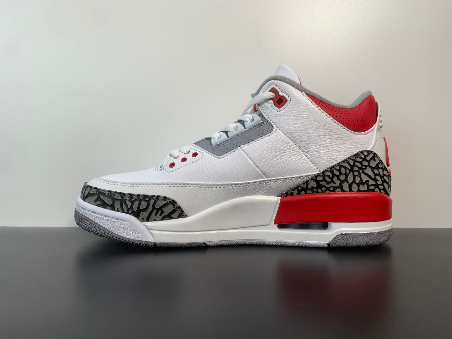 Air Jordan 3 OG “Fire Red”  DN3707-160