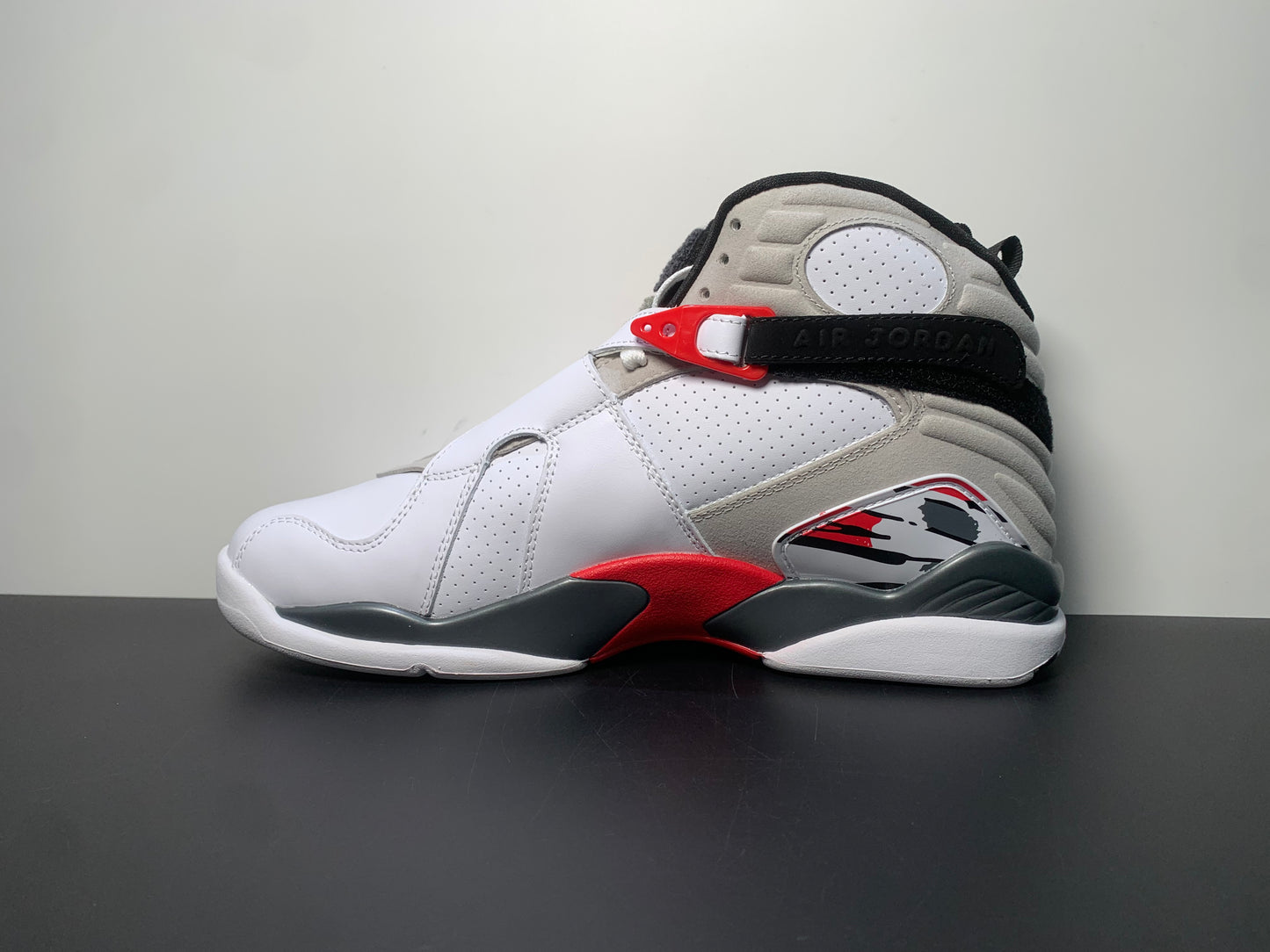 Air Jordan 8 Retro Bugs Bunny